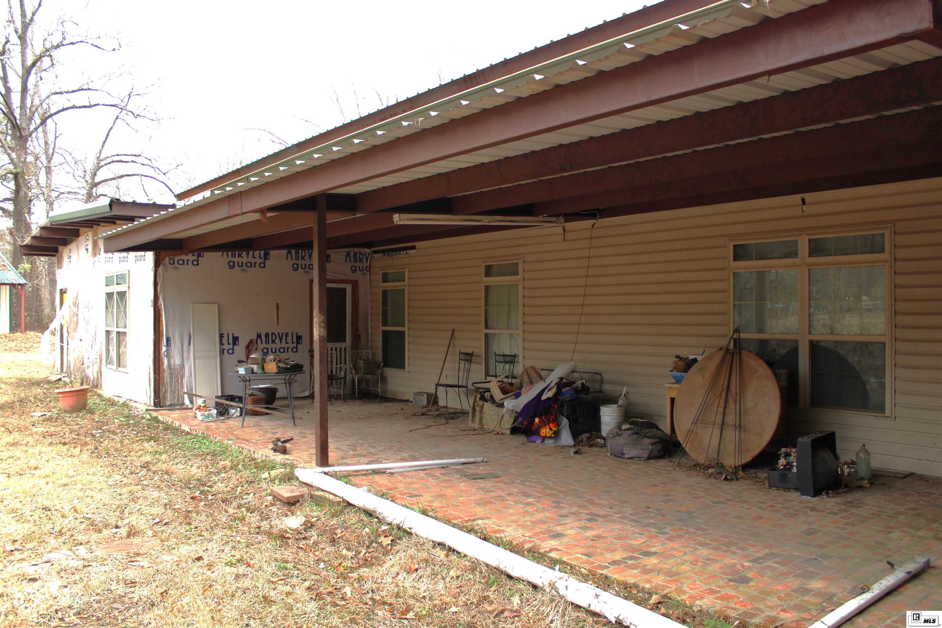 935 Wallace Dean Road