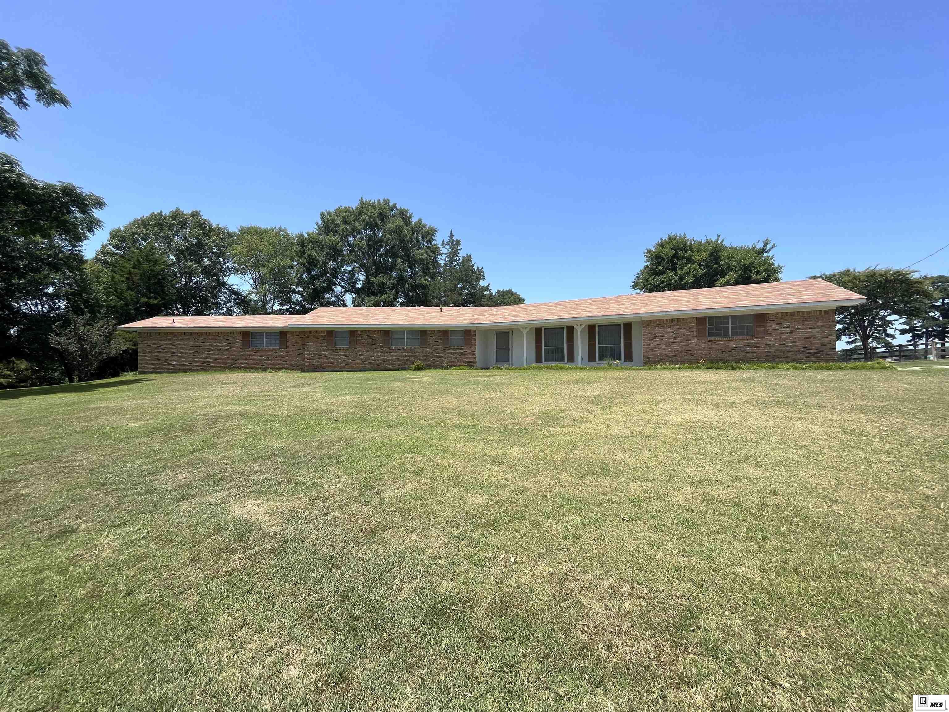 1241 Country Club Circle