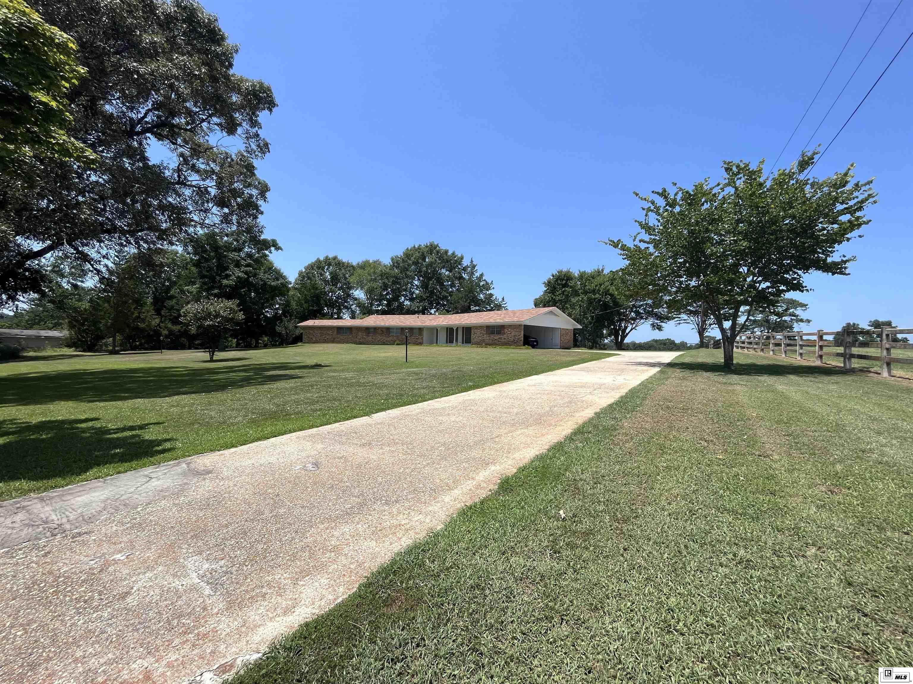1241 Country Club Circle