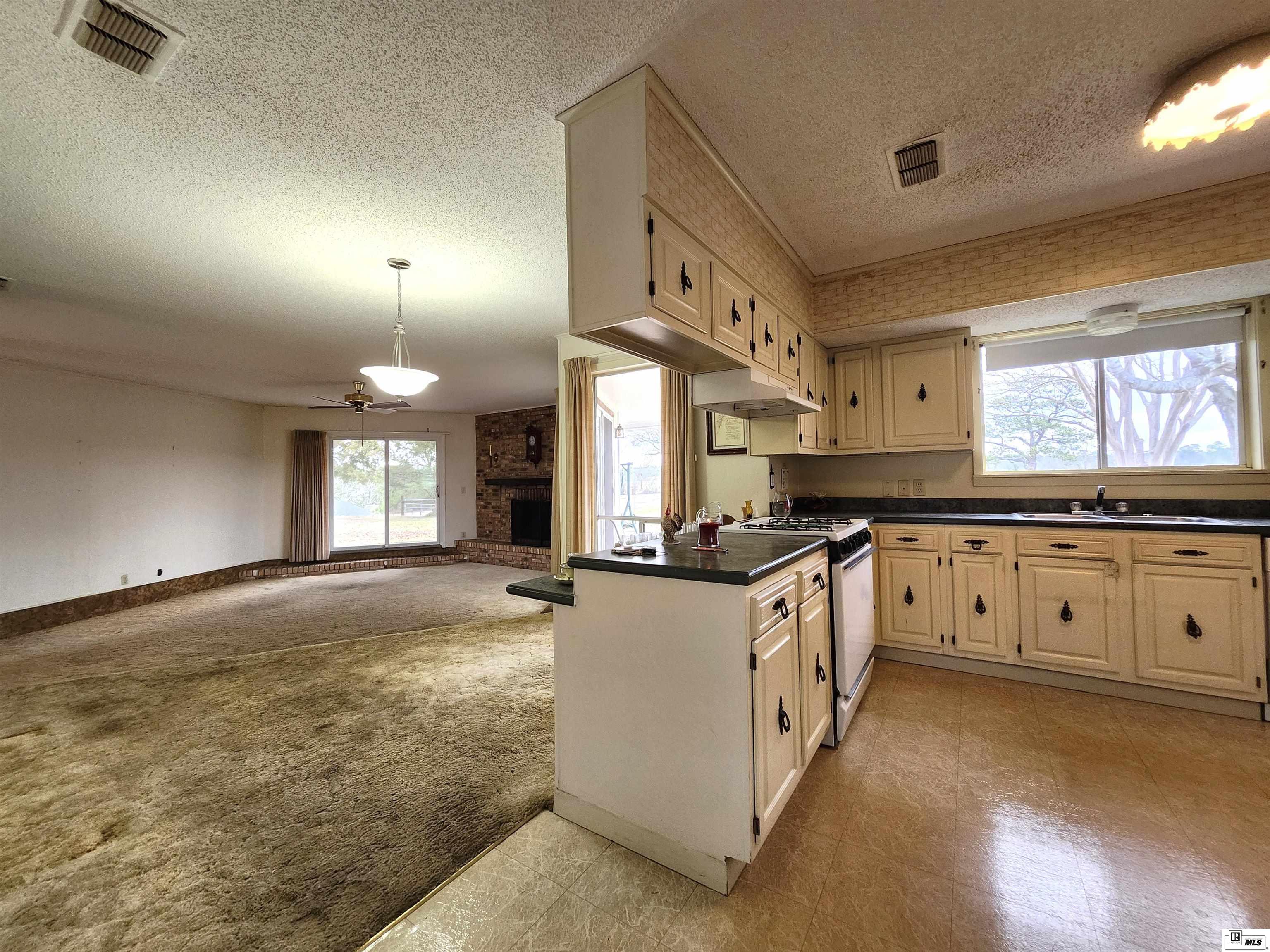 1241 Country Club Circle