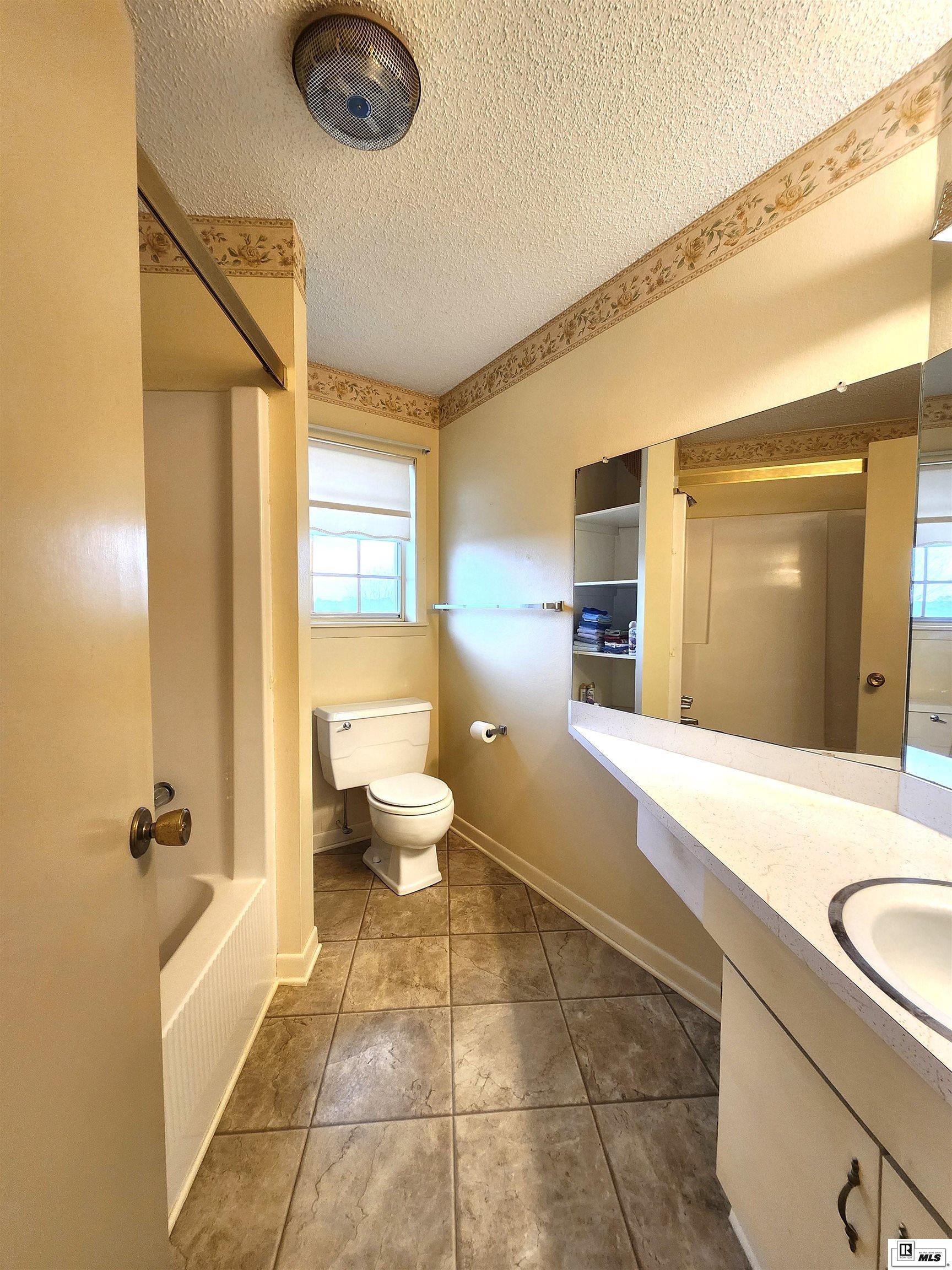 1241 Country Club Circle