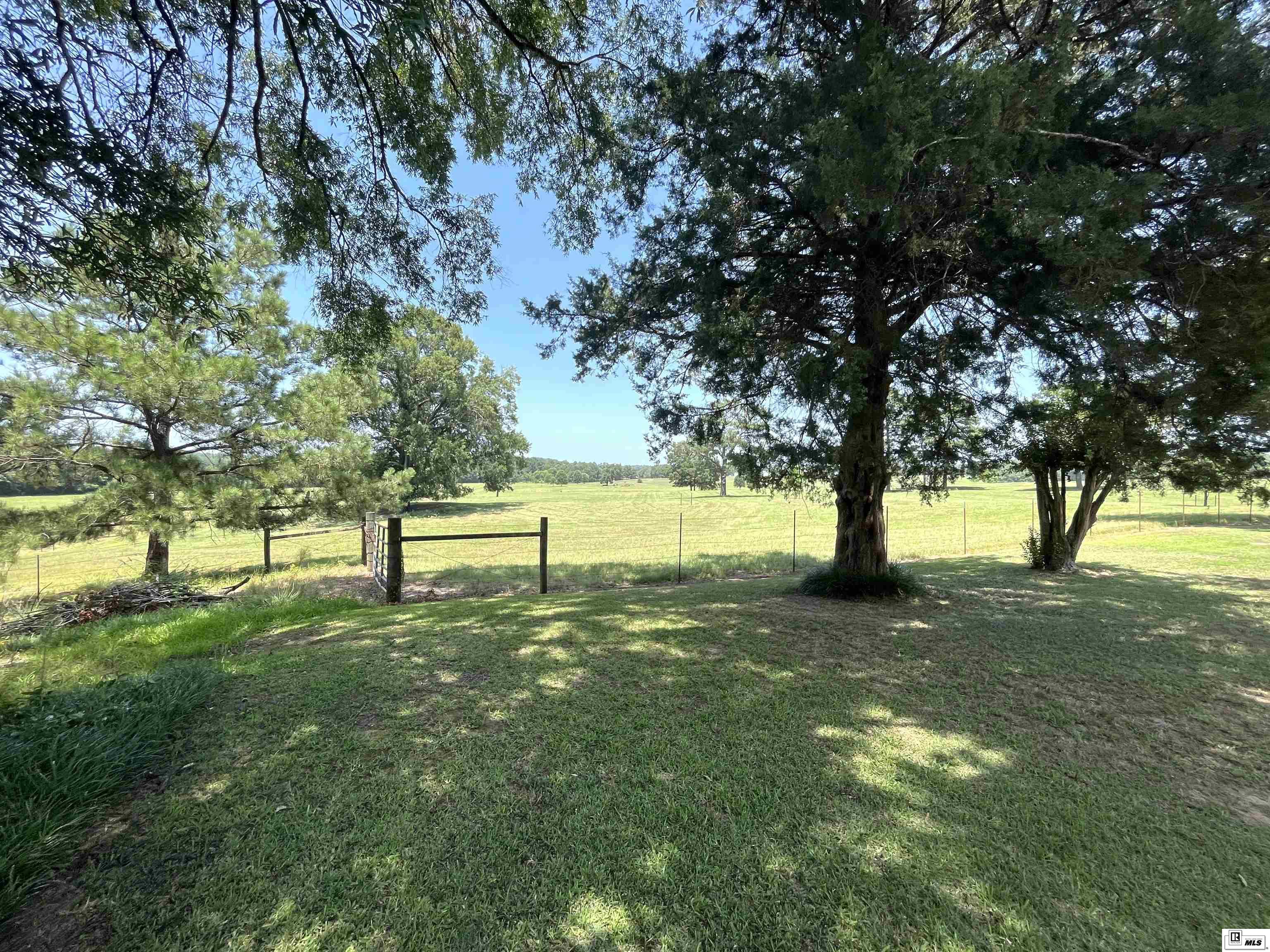 1241 Country Club Circle