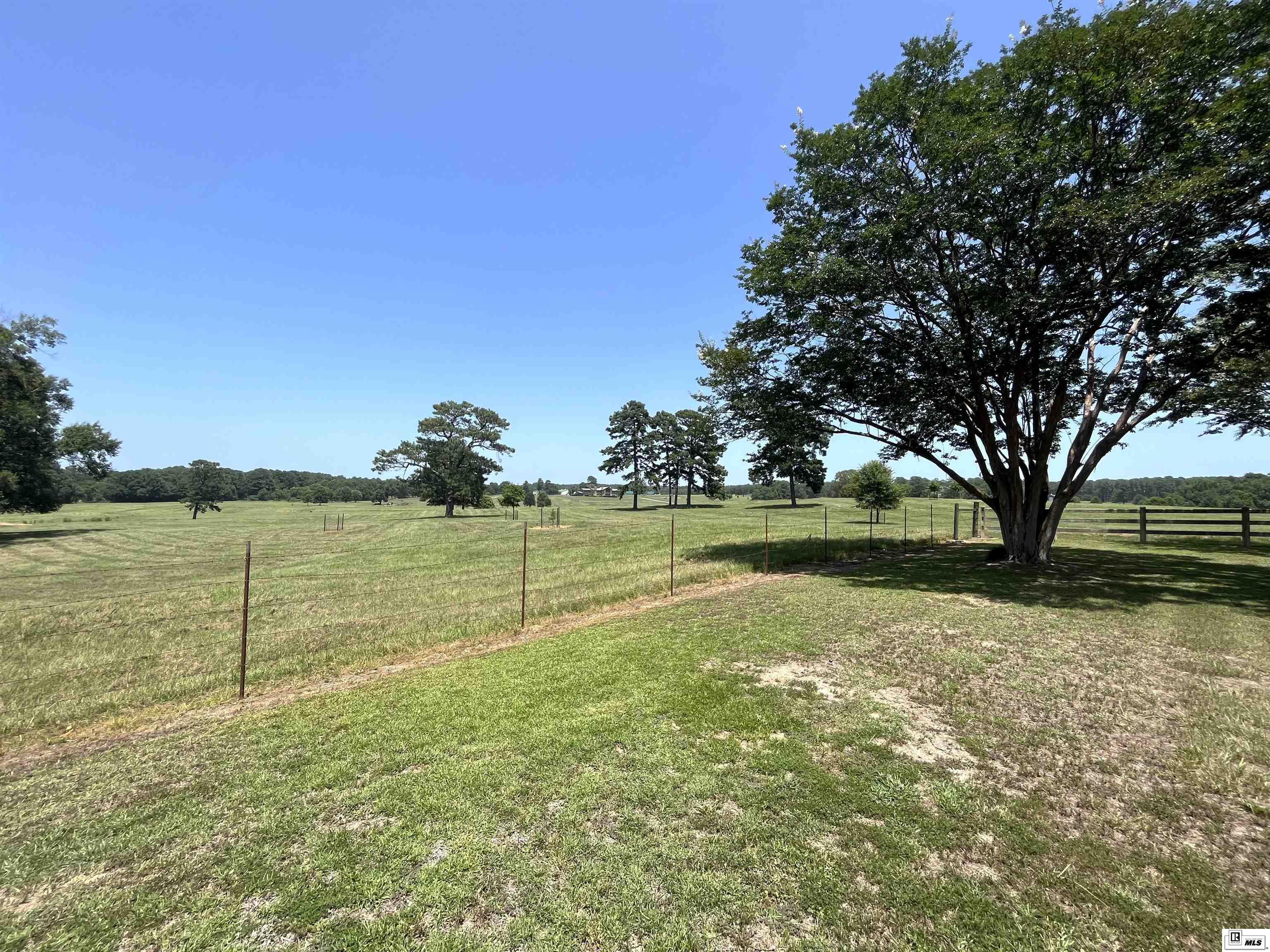 1241 Country Club Circle