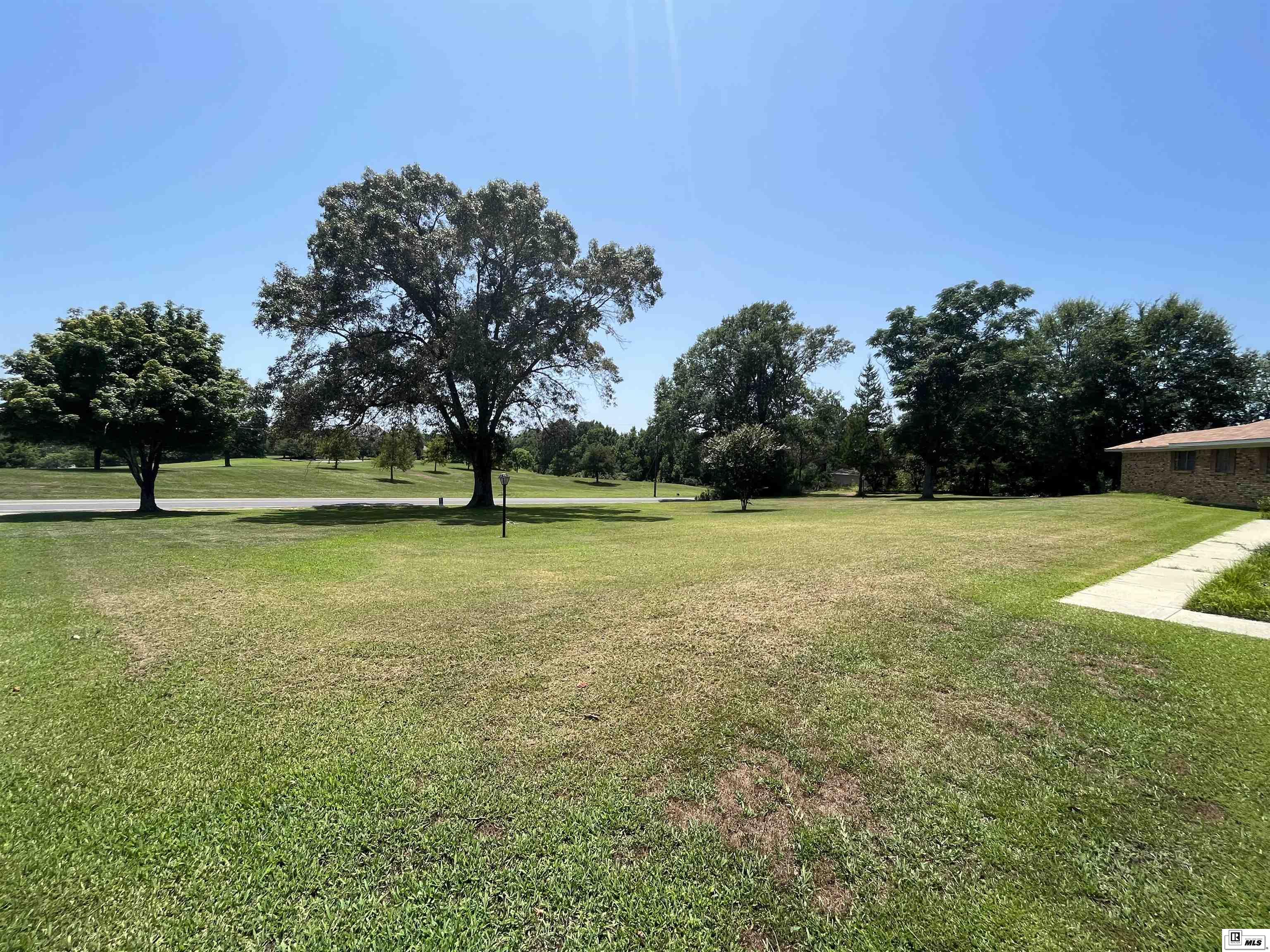 1241 Country Club Circle