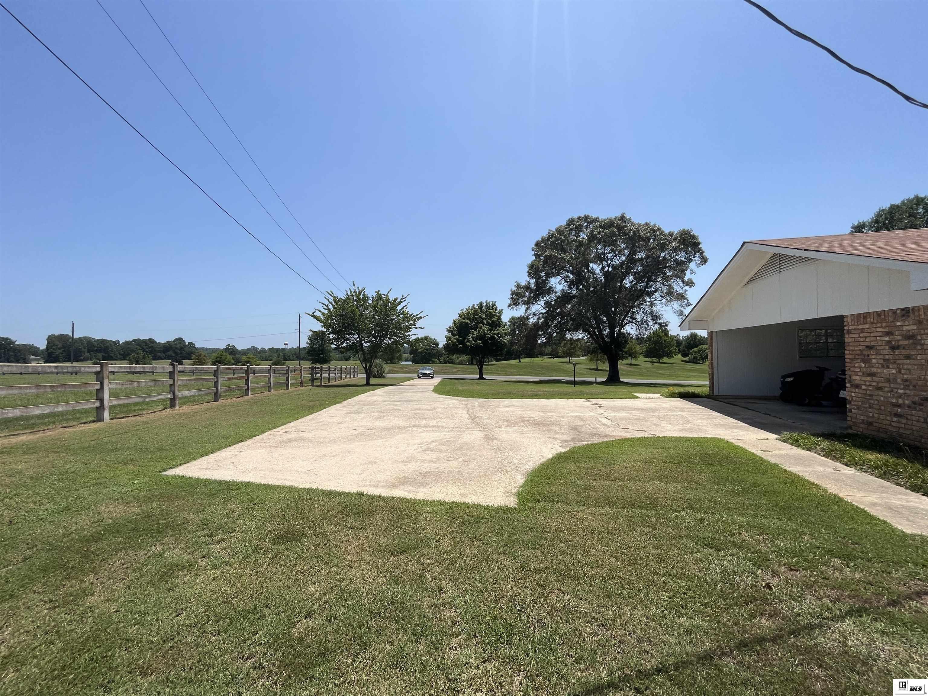1241 Country Club Circle