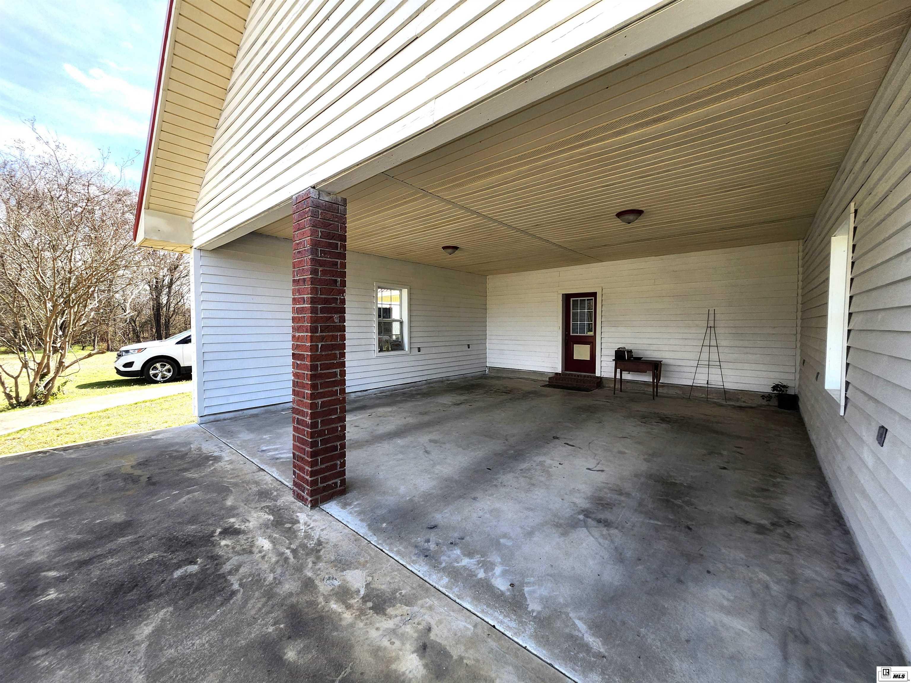 6561 Highway 133
