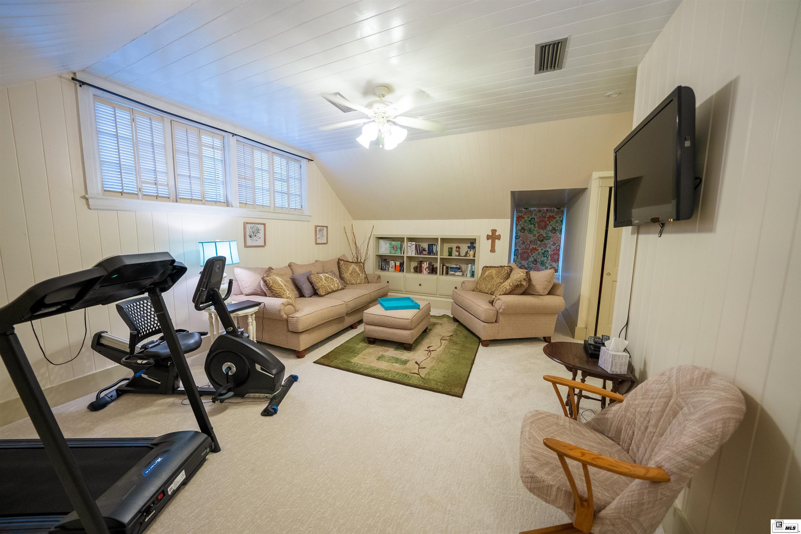 206 Chautauqua Road