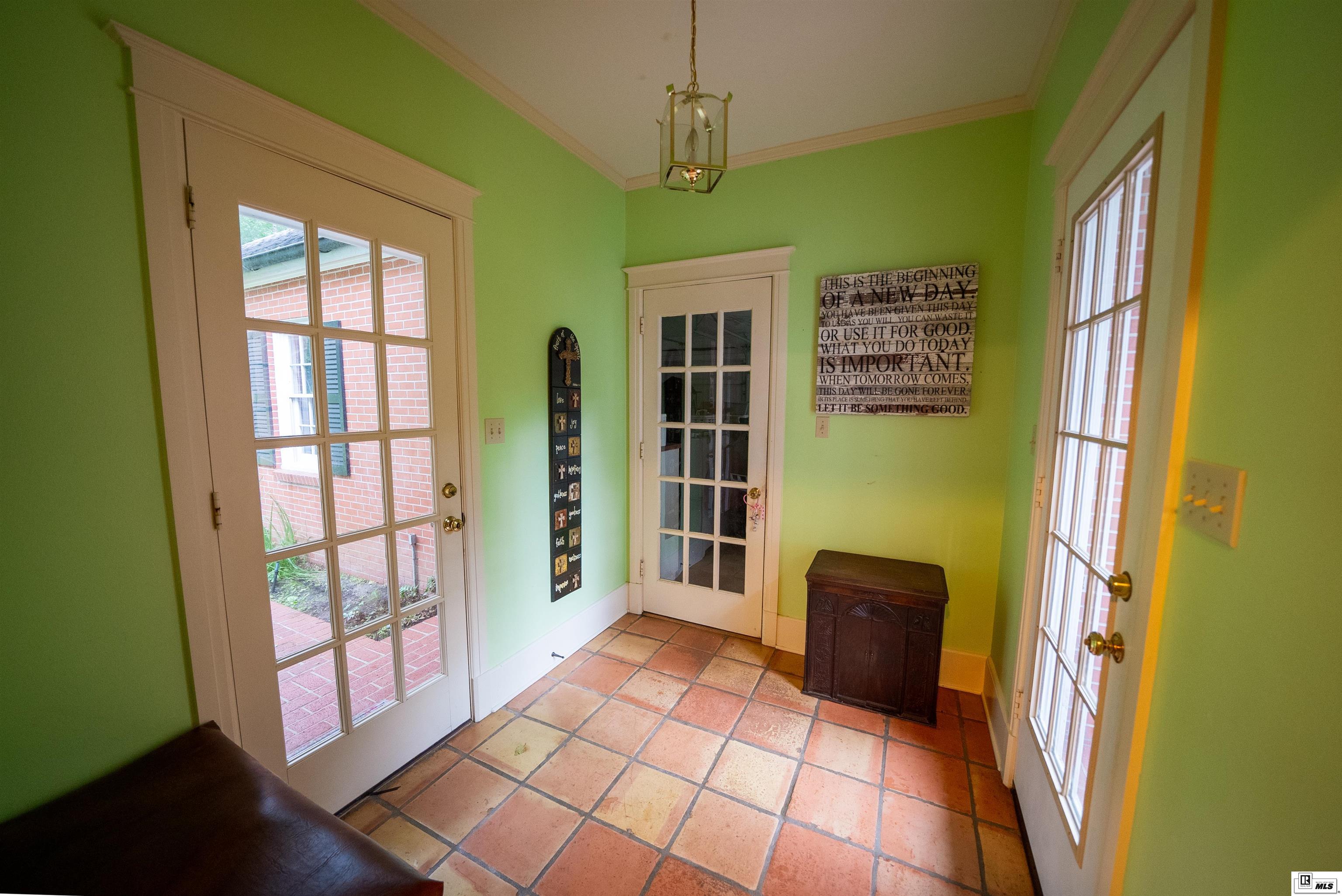 206 Chautauqua Road