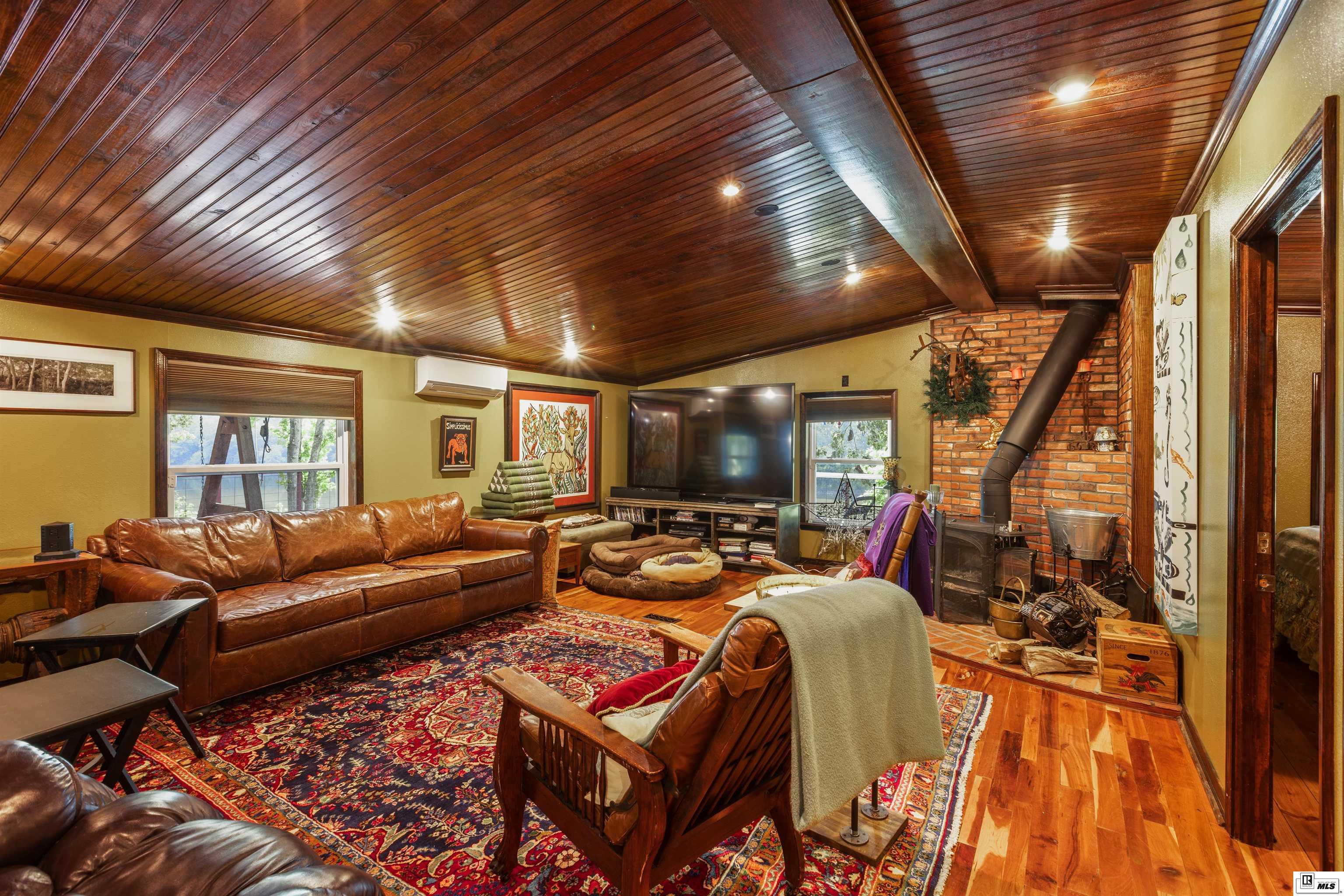864 Hangout Road
