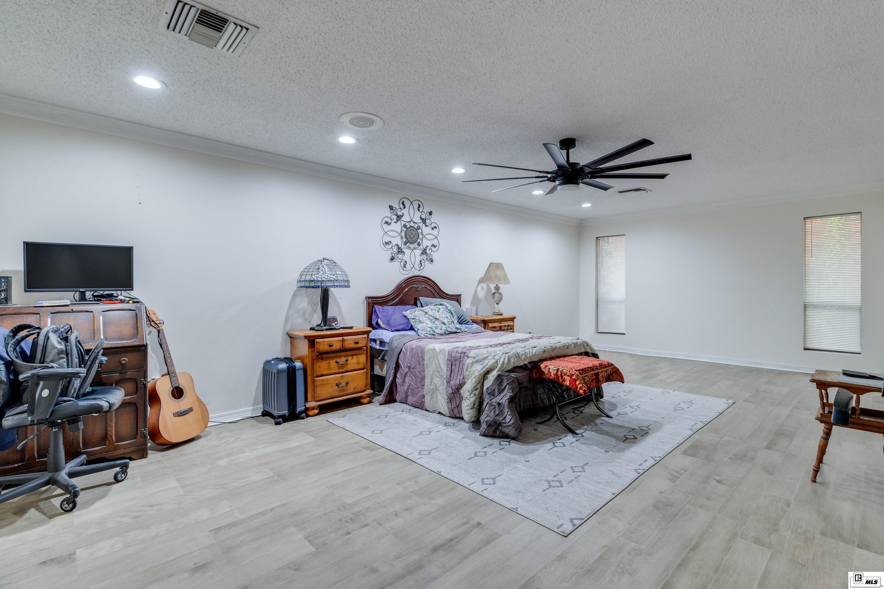 128 Westland Place