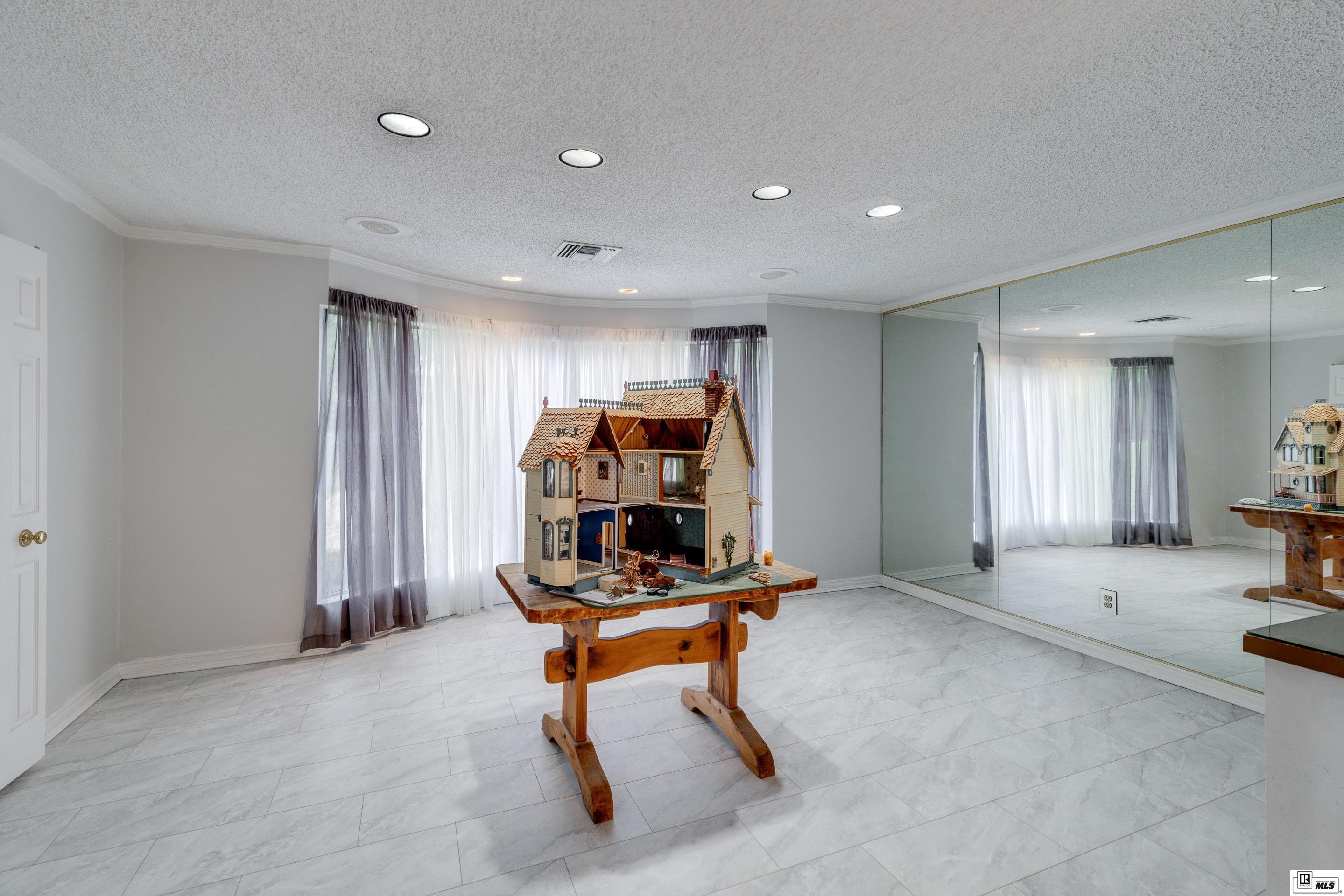 128 Westland Place