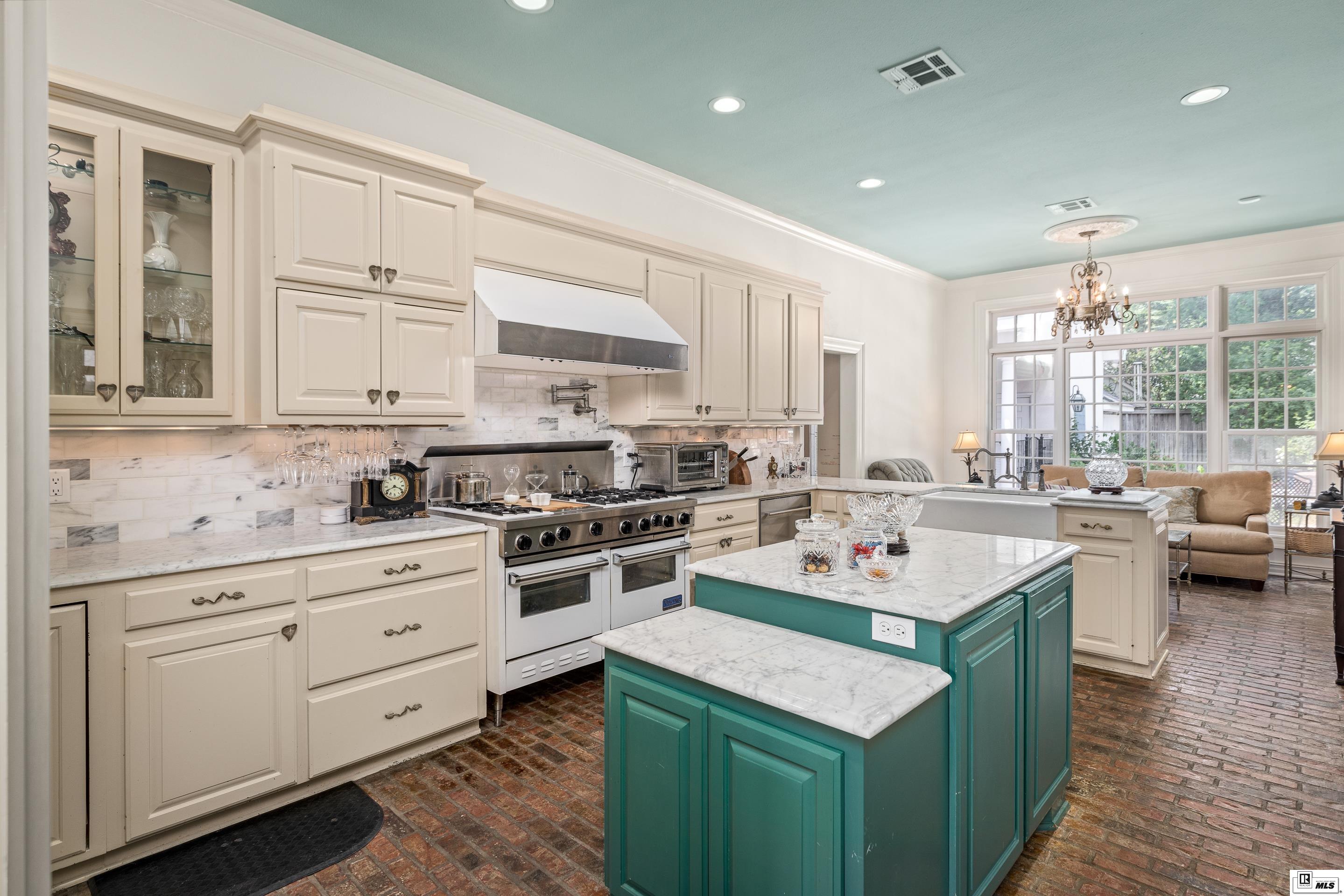 3009 Hunt Place