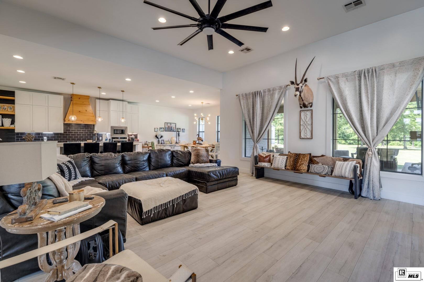 222 Ladelle Loop