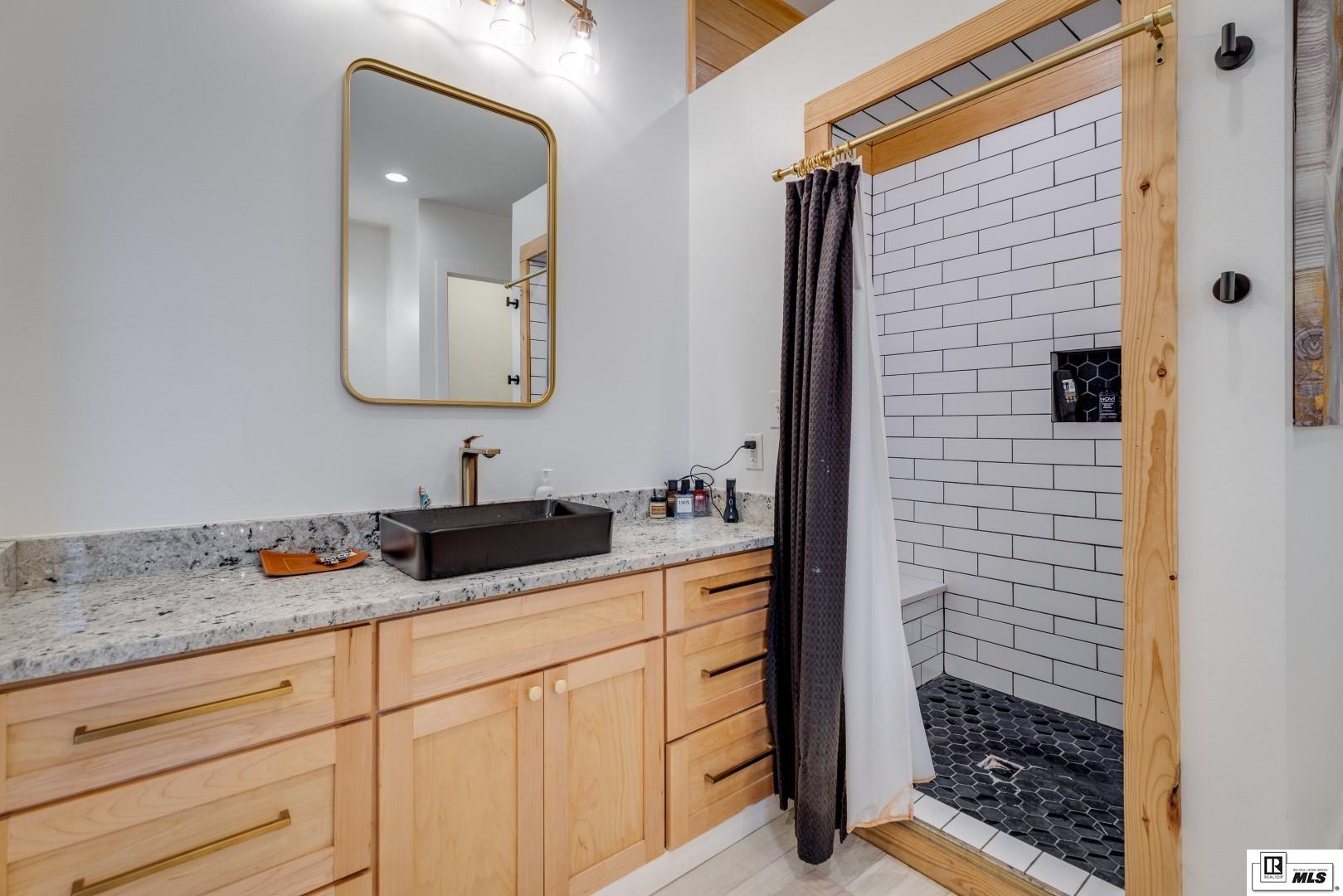 222 Ladelle Loop