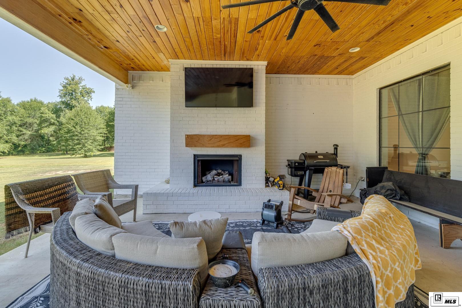 222 Ladelle Loop