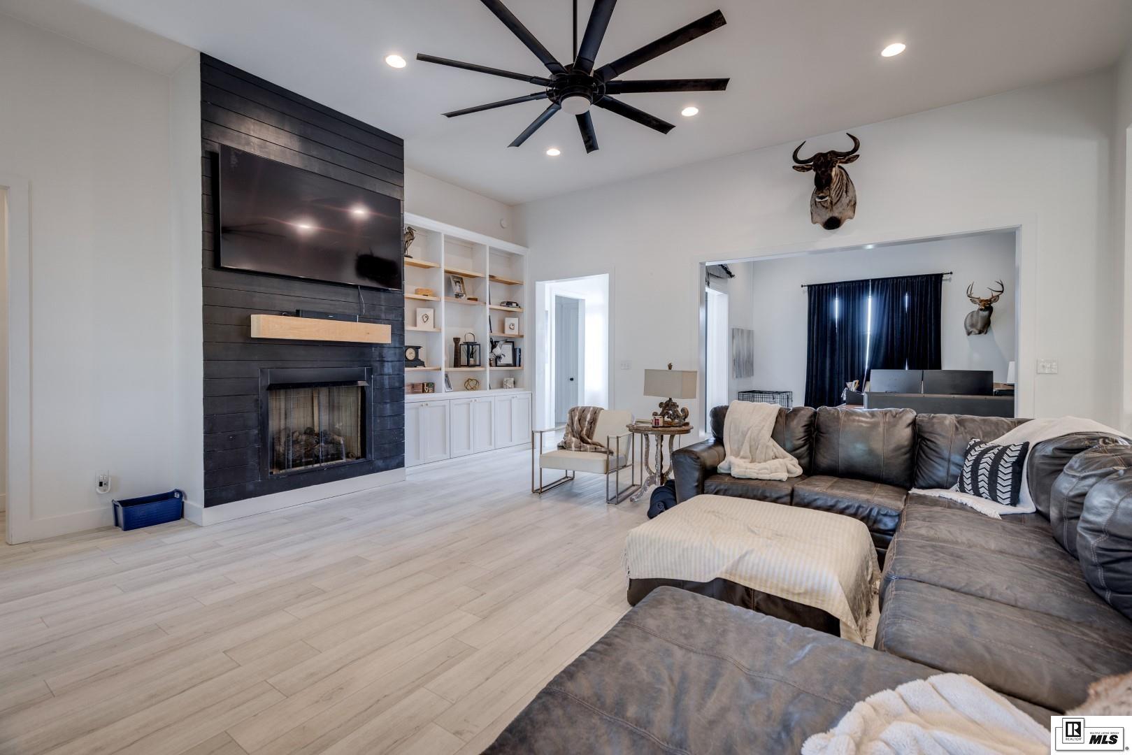 222 Ladelle Loop