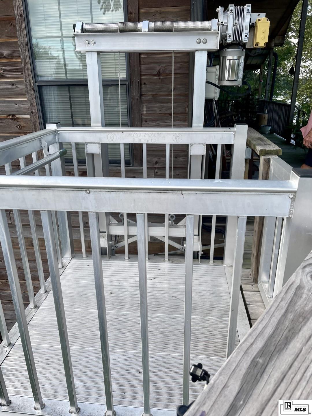 305 River Oaks Drive Extension