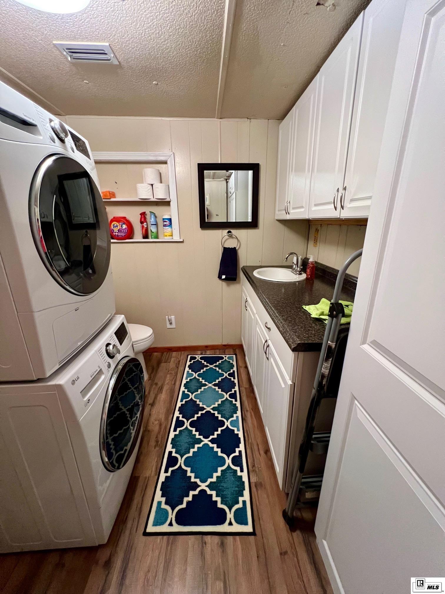 1245 Harmon Loop