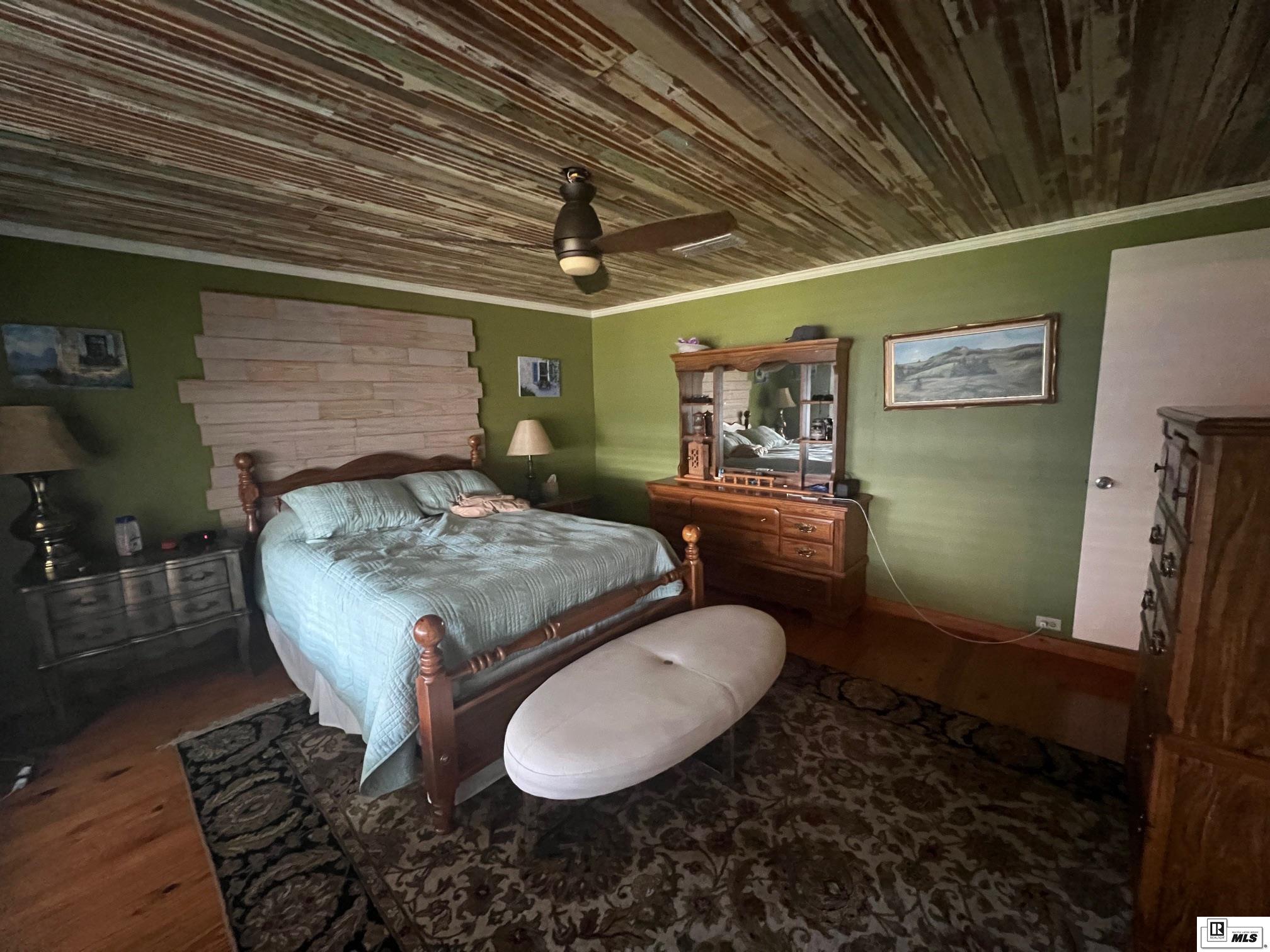 1245 Harmon Loop