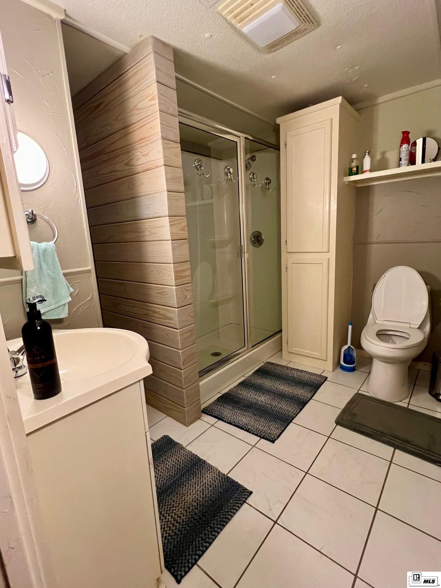 1245 Harmon Loop