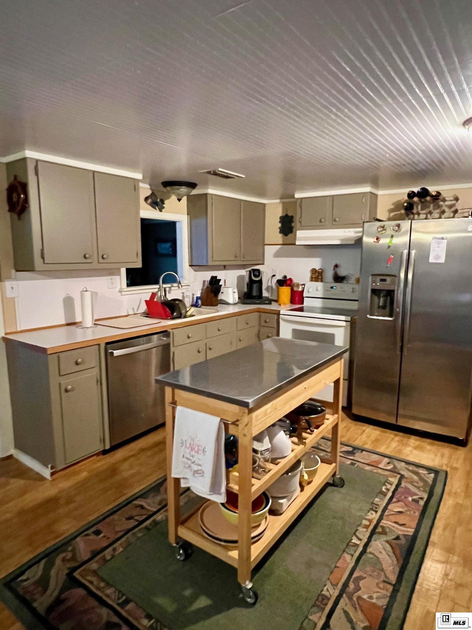 1245 Harmon Loop