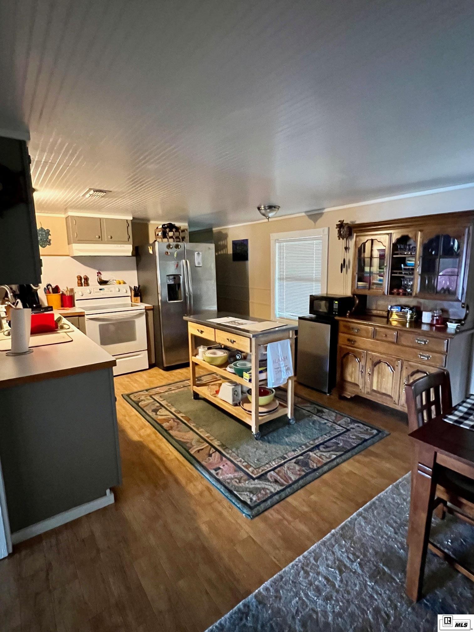 1245 Harmon Loop