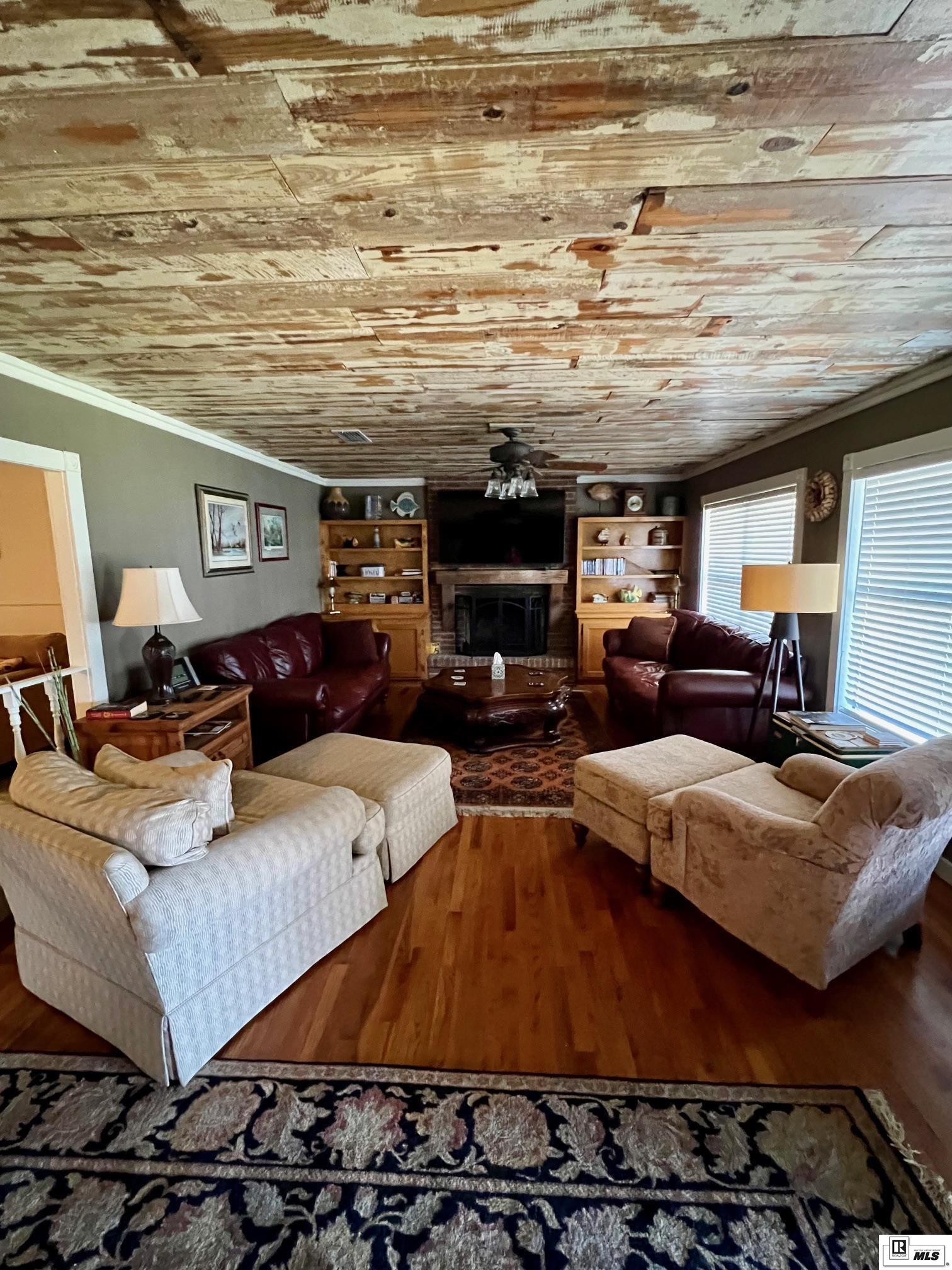 1245 Harmon Loop