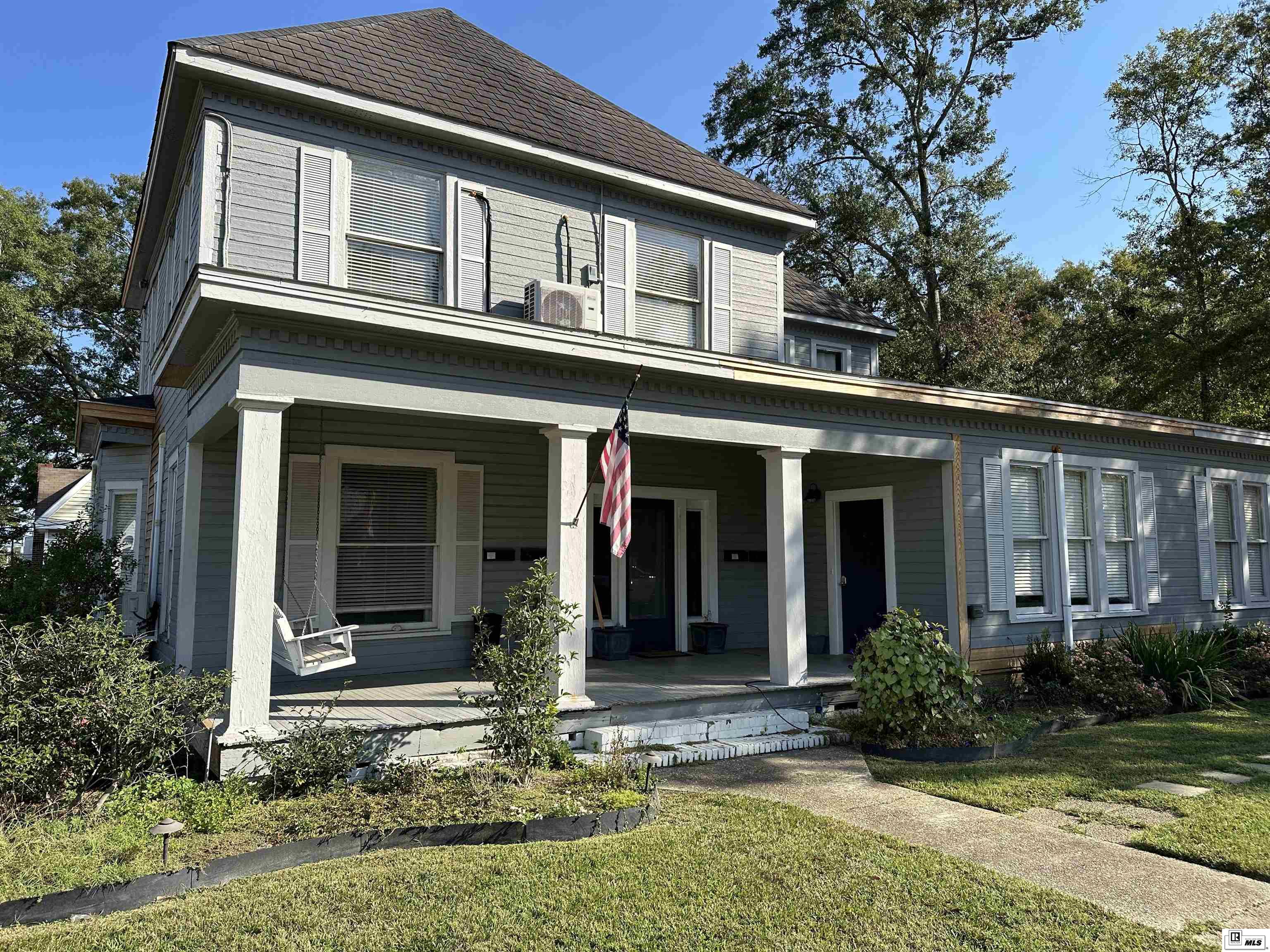 201 Arizona Avenue
