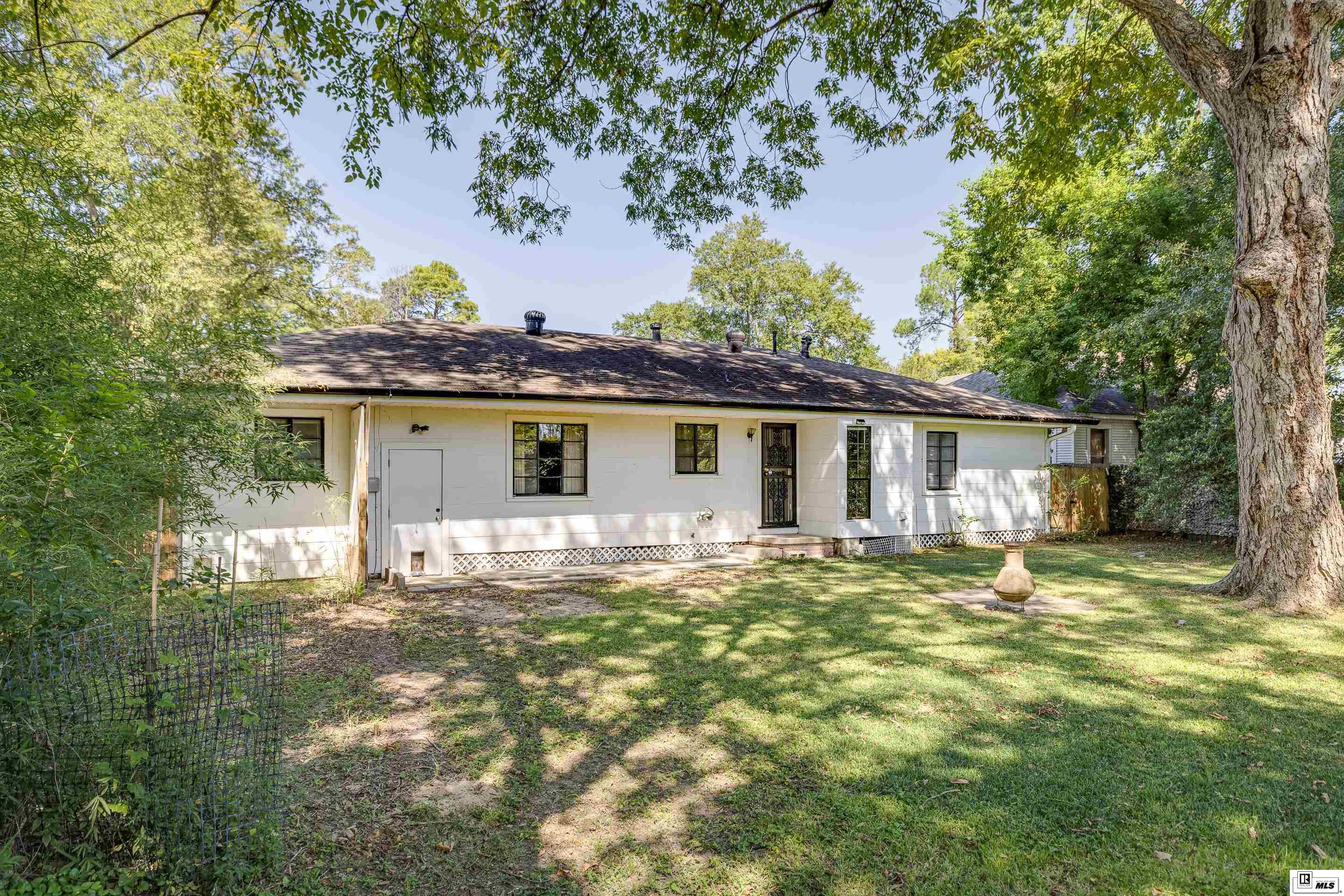 906 Downey Lane