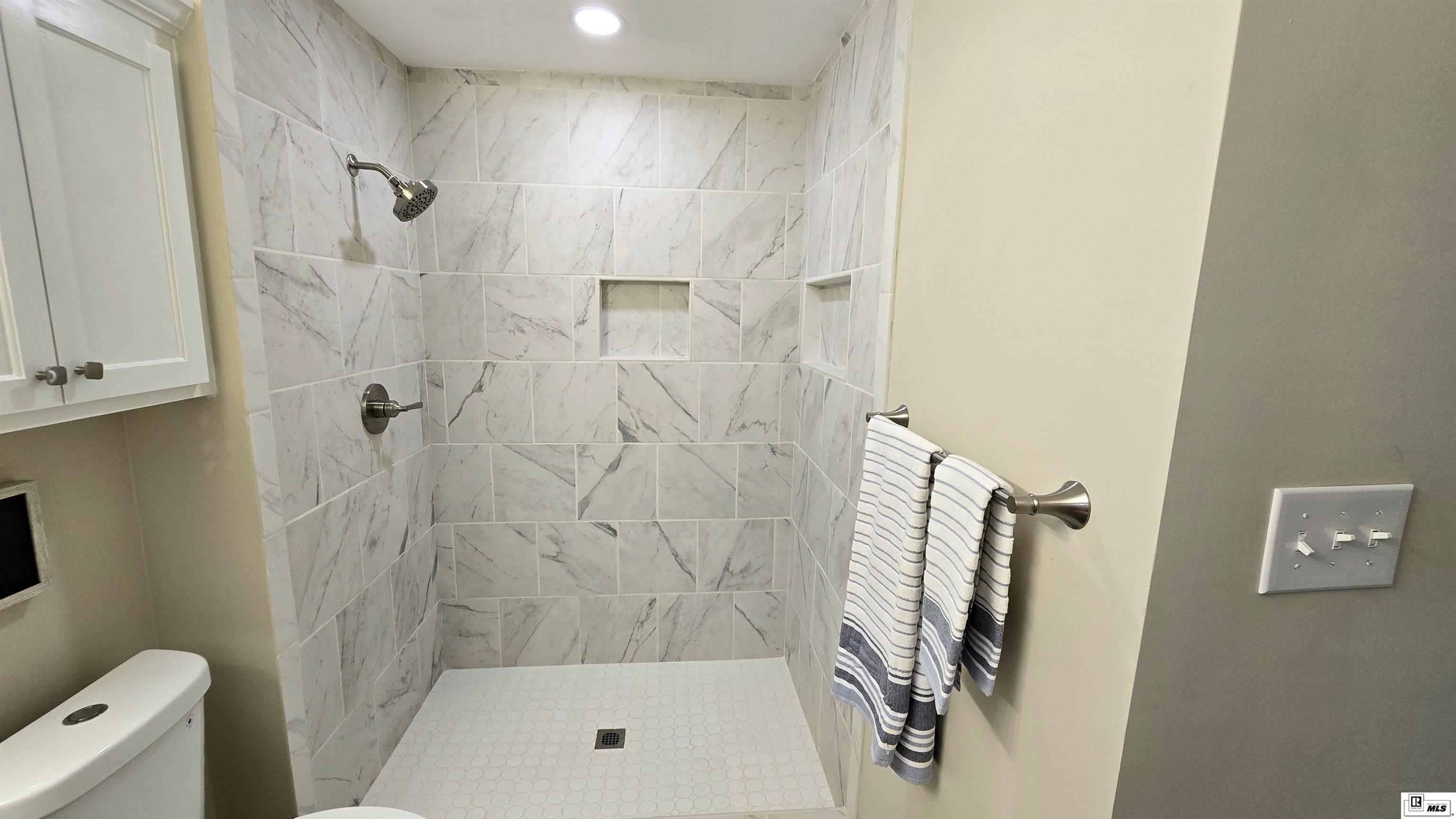 2107 Oliver Road