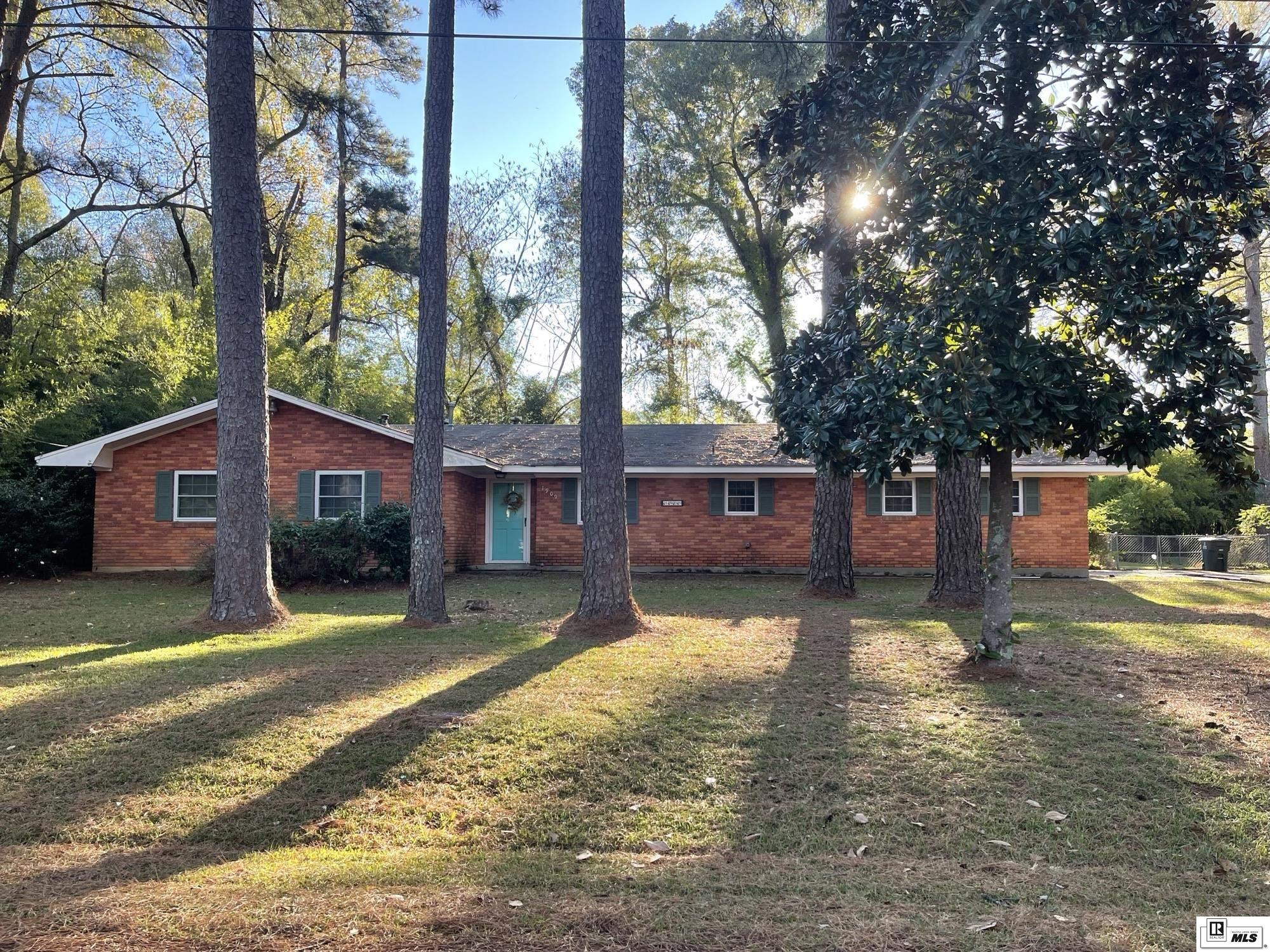 1909 Roosevelt Drive