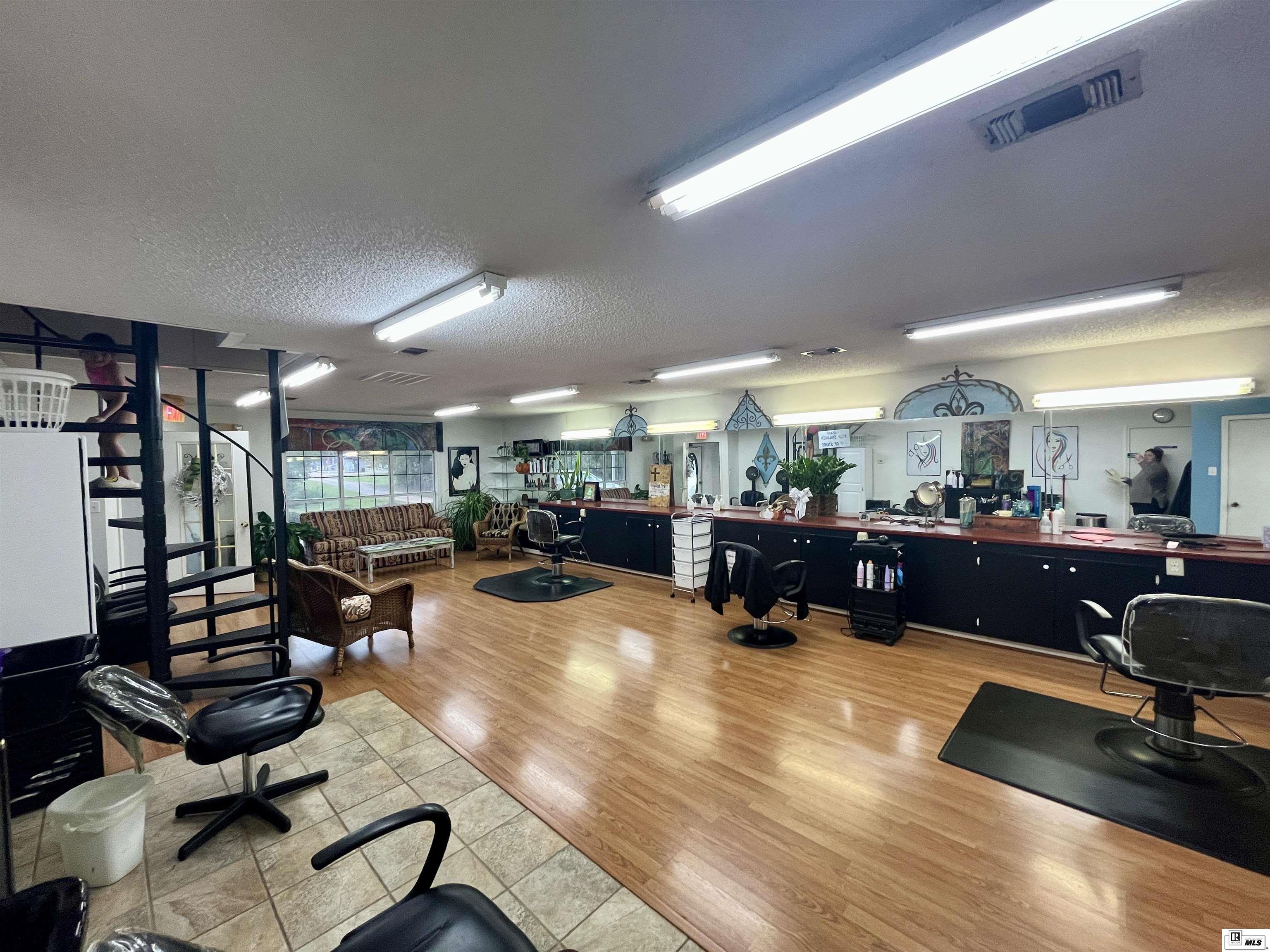 1607 Park Loop