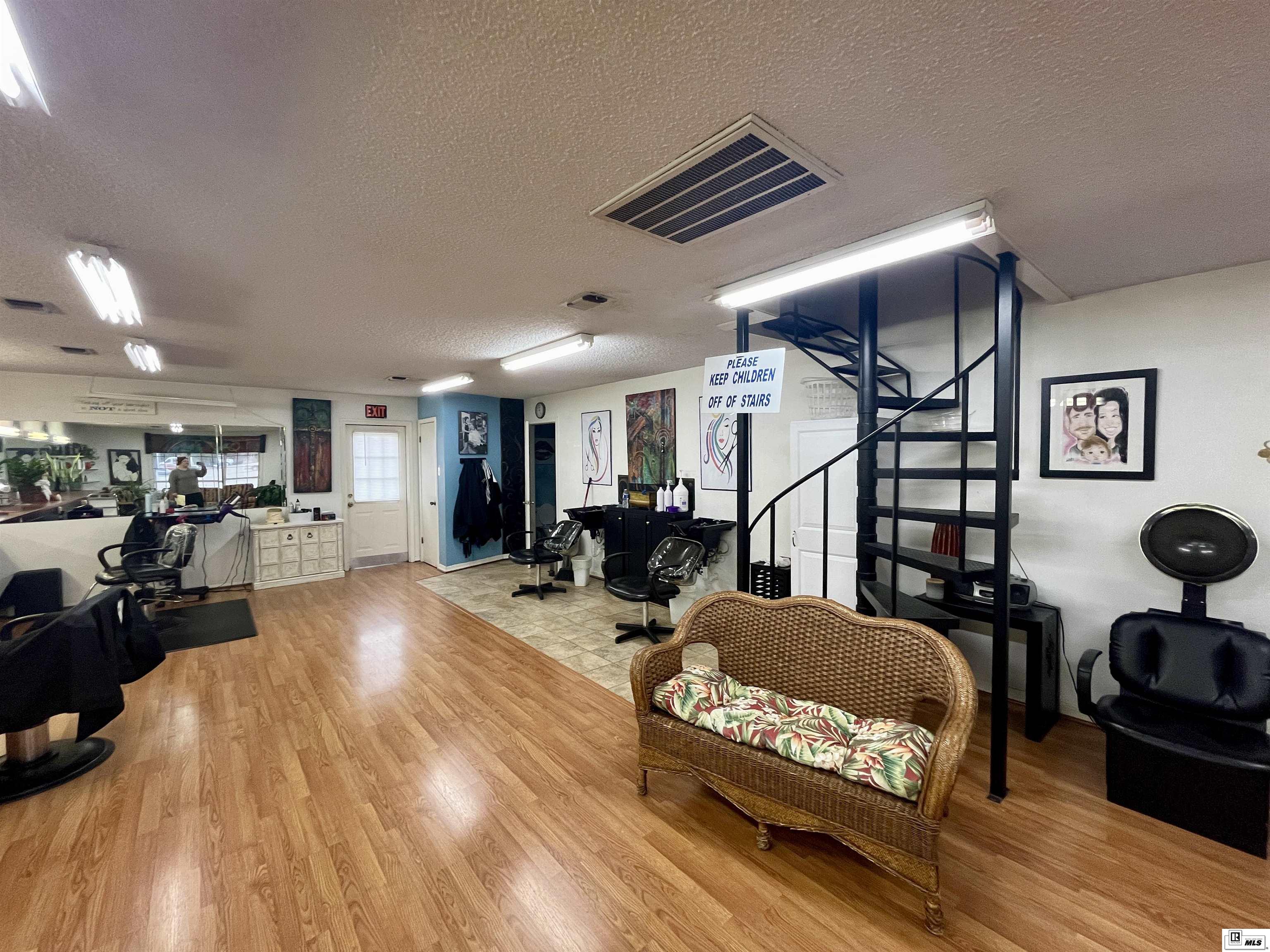 1607 Park Loop