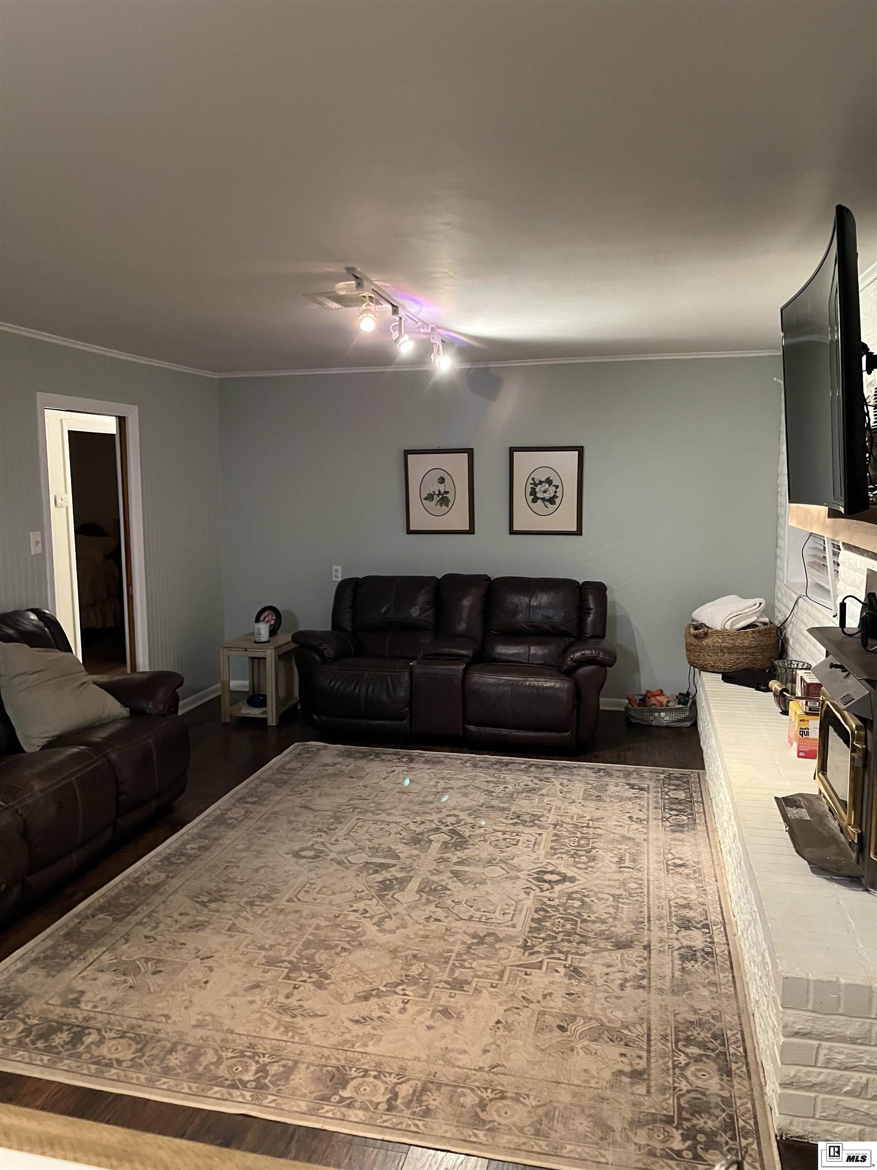 323 Dean Road