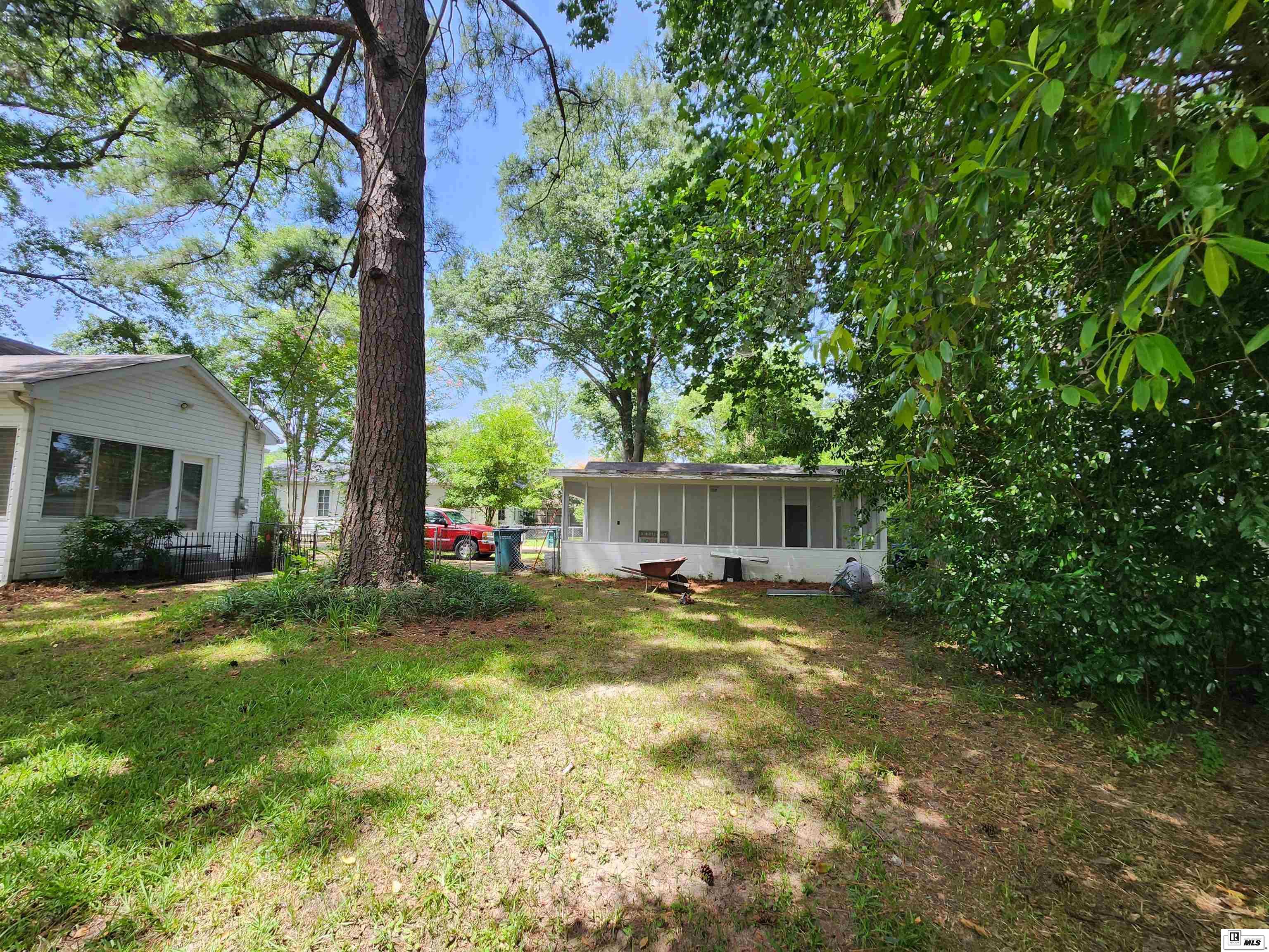 2604 Lexington Avenue