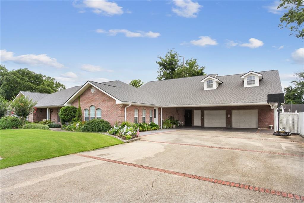 Homes for sale in Luling, LA | 330 Saint Nicholas Street, Luling, LA 70070 | MLS# NO2485433