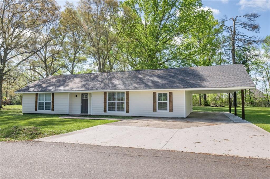 Homes for sale in Denham Springs, LA | 34590 Gravesbriar Dr, Denham Springs, LA 70706 | MLS# NO2493667