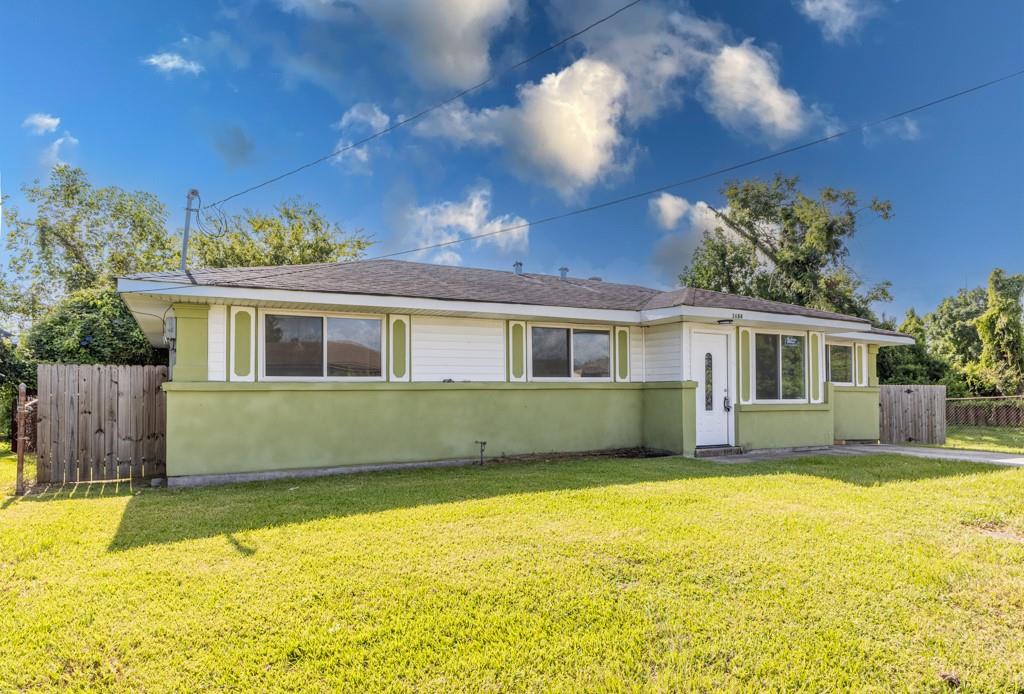 Homes for sale in New Orleans, LA | 1684 Lauradale Dr, New Orleans, LA 70114 | MLS# NO2494054