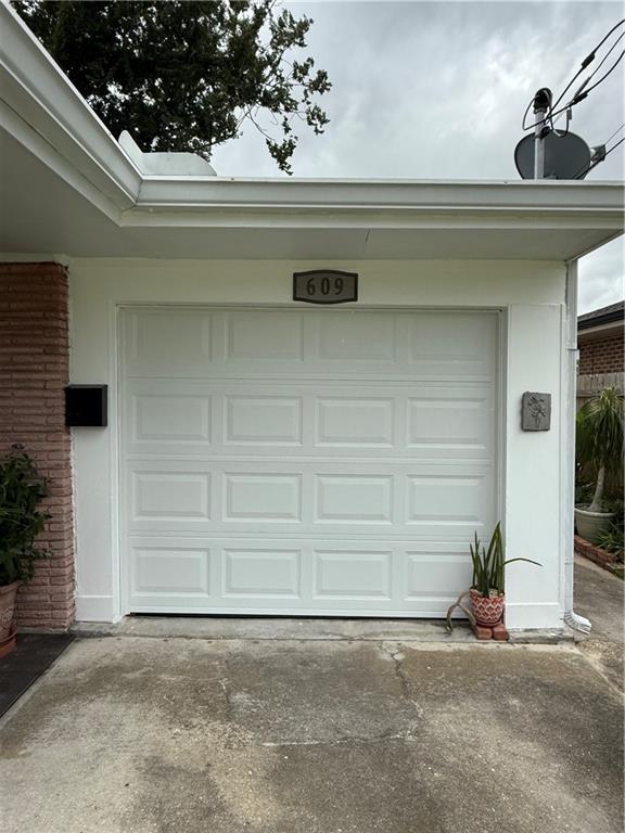 Homes for sale in Metairie, LA | 609 N Starrett Road, Metairie, LA 70003 | MLS# NO2497765