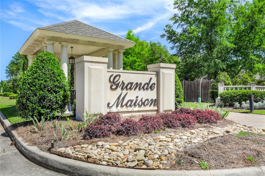Homes for sale in Mandeville, LA | 102 Grande Maison Boulevard, Mandeville, LA 70471 | MLS# NO2510603