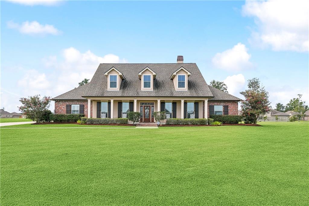 Homes for sale in Waggaman, LA | 5 W Kori Lane, Waggaman, LA 70094 | MLS# NO2512973