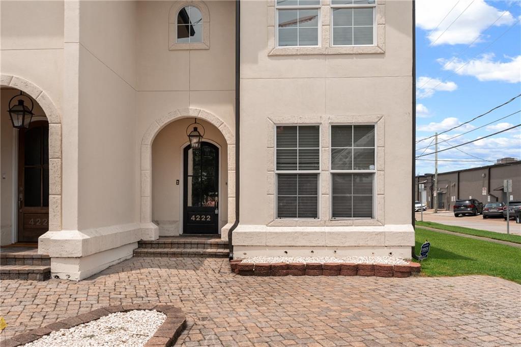 Homes for sale in Metairie, LA | 4222 Transcontinental Dr #4222, Metairie, LA 70006 | MLS# NO2514172