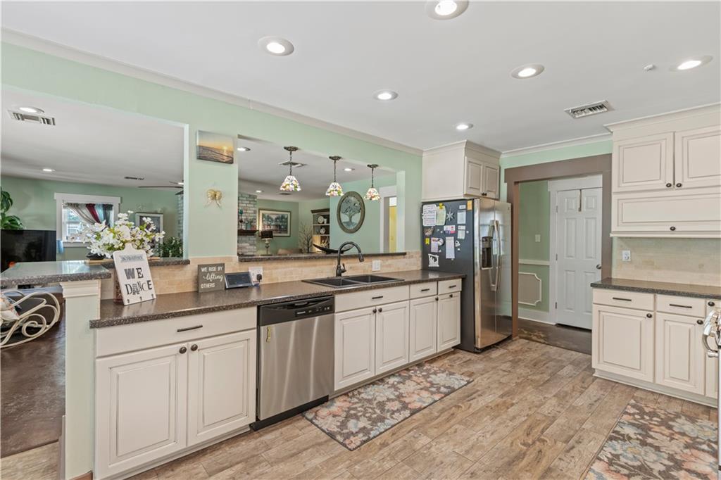 Homes for sale in Harahan, LA | 76 Bailey Street, Harahan, LA 70123 | MLS# NO2514570