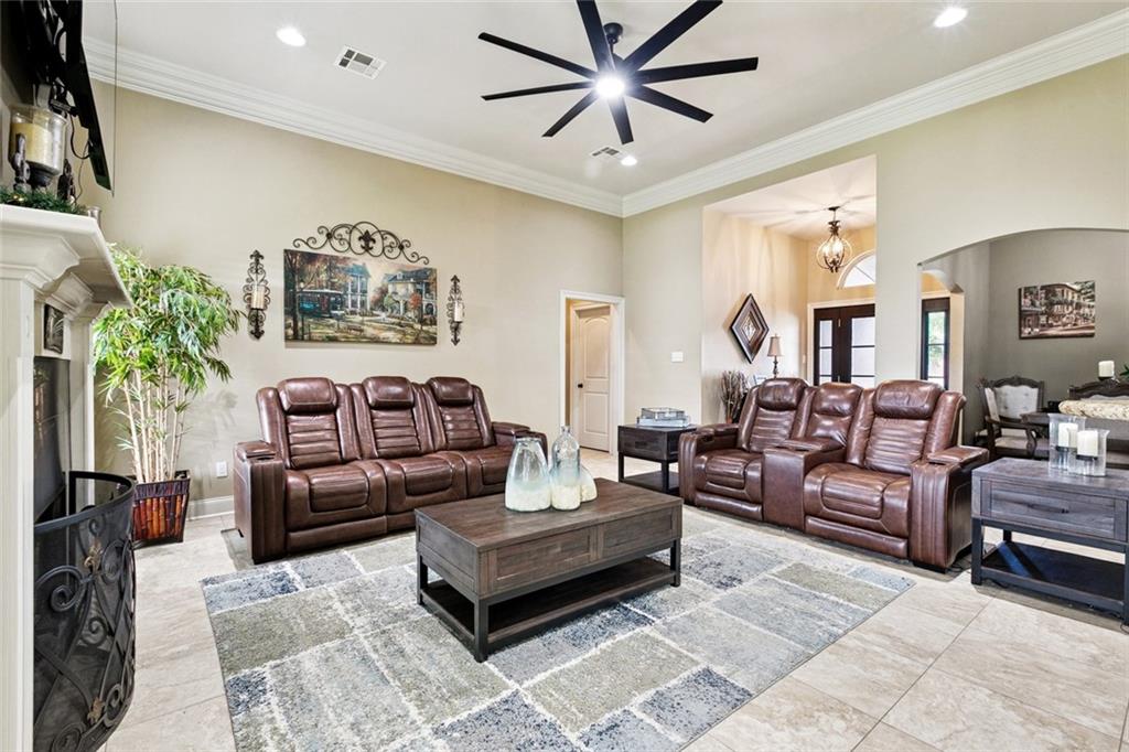 Homes for sale in Luling, LA | 111 Lake Carolyn Dr, Luling, LA 70070 | MLS# NO2516196