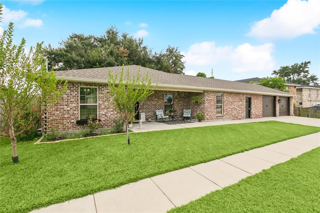 Homes for sale in Chalmette, LA | 2101 Plaza Dr, Chalmette, LA 70043 | MLS# NO2517186