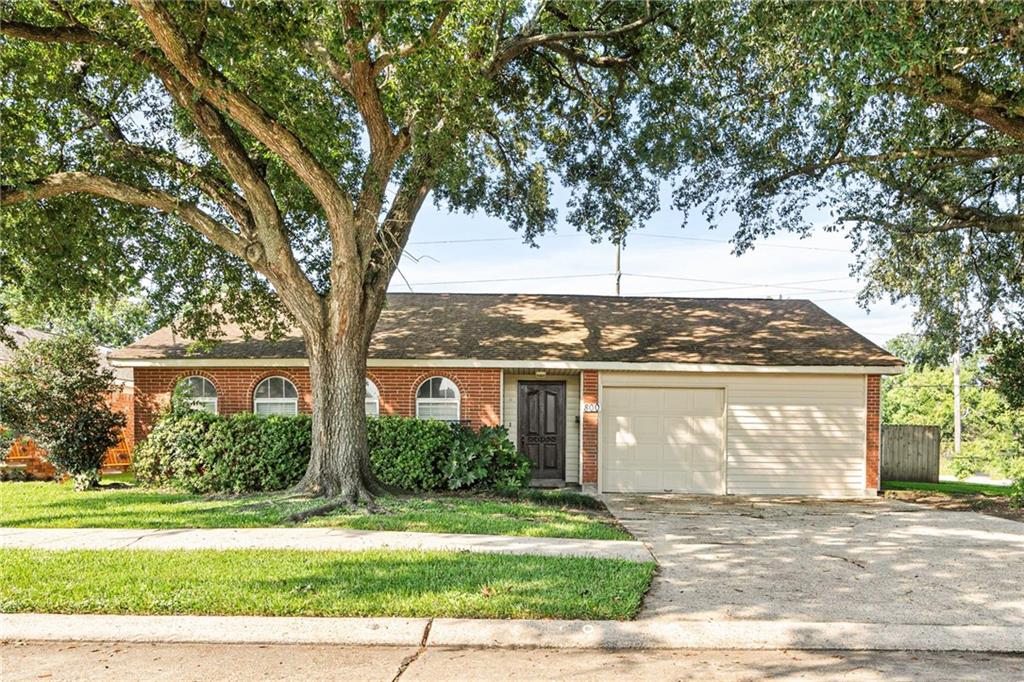 Homes for sale in Gretna, LA | 800 Hickory Street, Gretna, LA 70056 | MLS# NO2517229