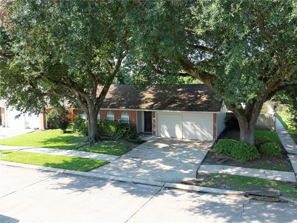 Homes for sale in Gretna, LA | 800 Hickory Street, Gretna, LA 70056 | MLS# NO2517229