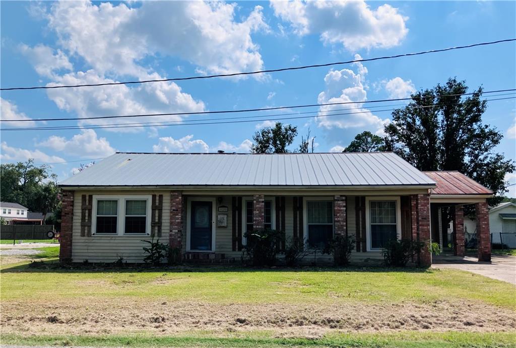 Homes for sale in Marksville, LA | 120 E Barbin Street, Marksville, LA 71351 | MLS# CN2518031