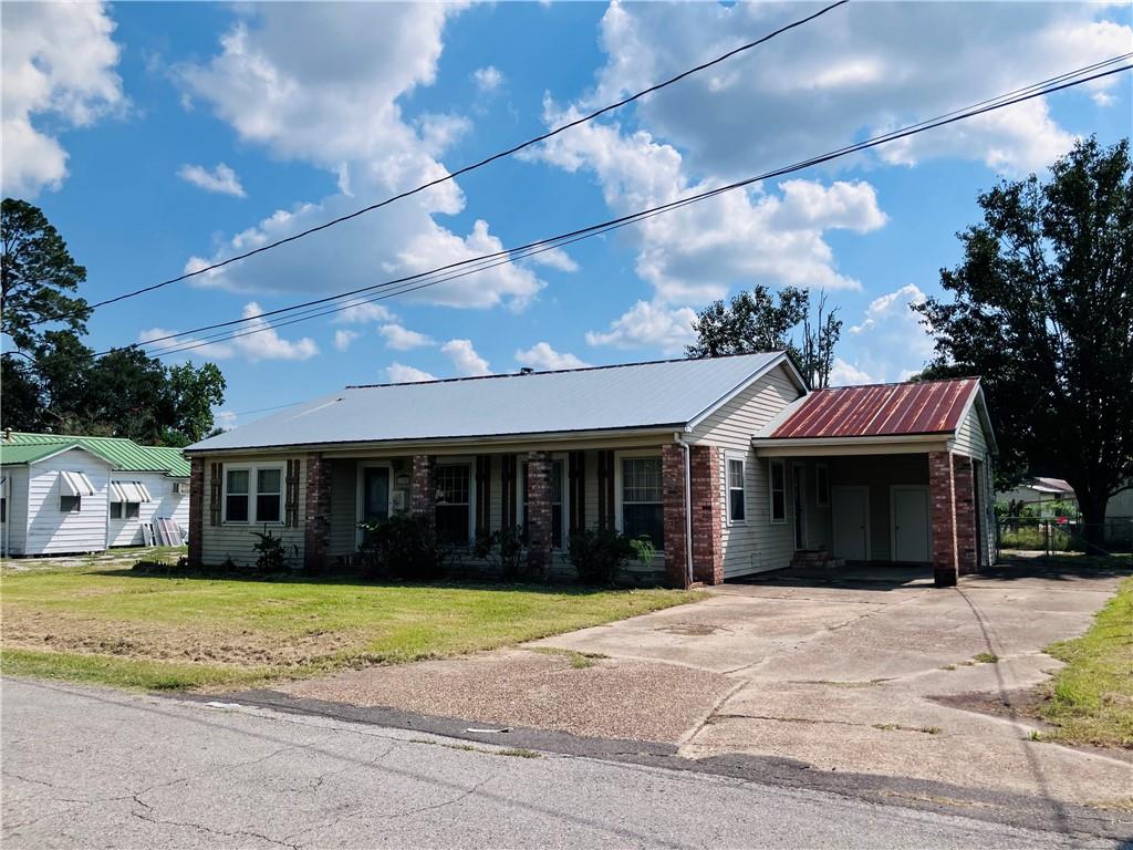 Homes for sale in Marksville, LA | 120 E Barbin Street, Marksville, LA 71351 | MLS# CN2518031