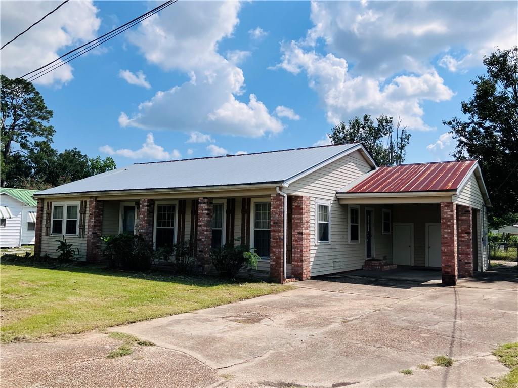 Homes for sale in Marksville, LA | 120 E Barbin Street, Marksville, LA 71351 | MLS# CN2518031